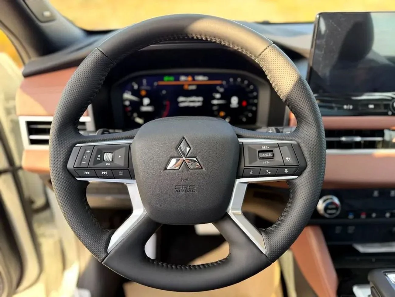 MitsubishiOutlander P line Model 2026 _ white