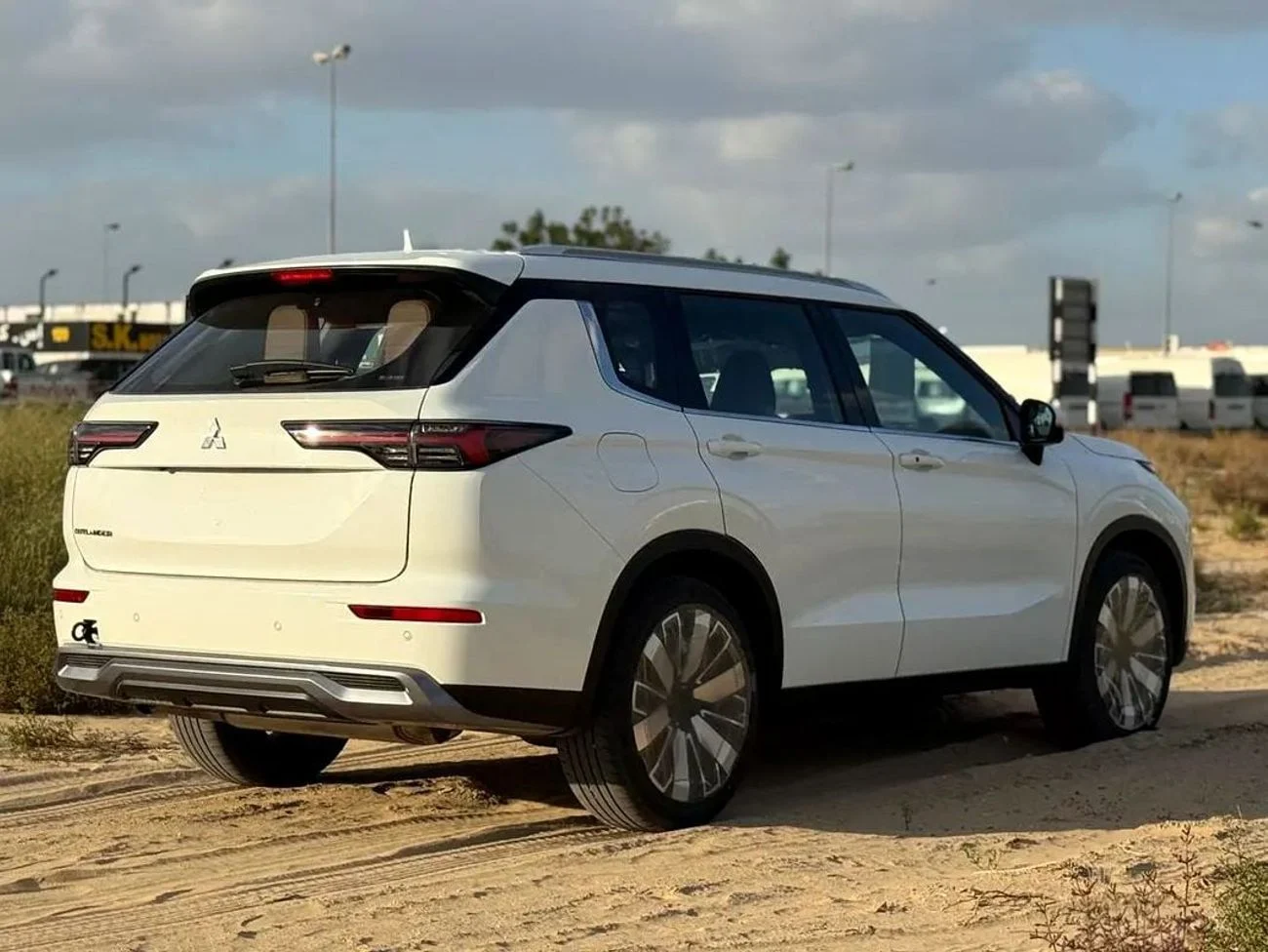 MitsubishiOutlander P line Model 2026 _ white