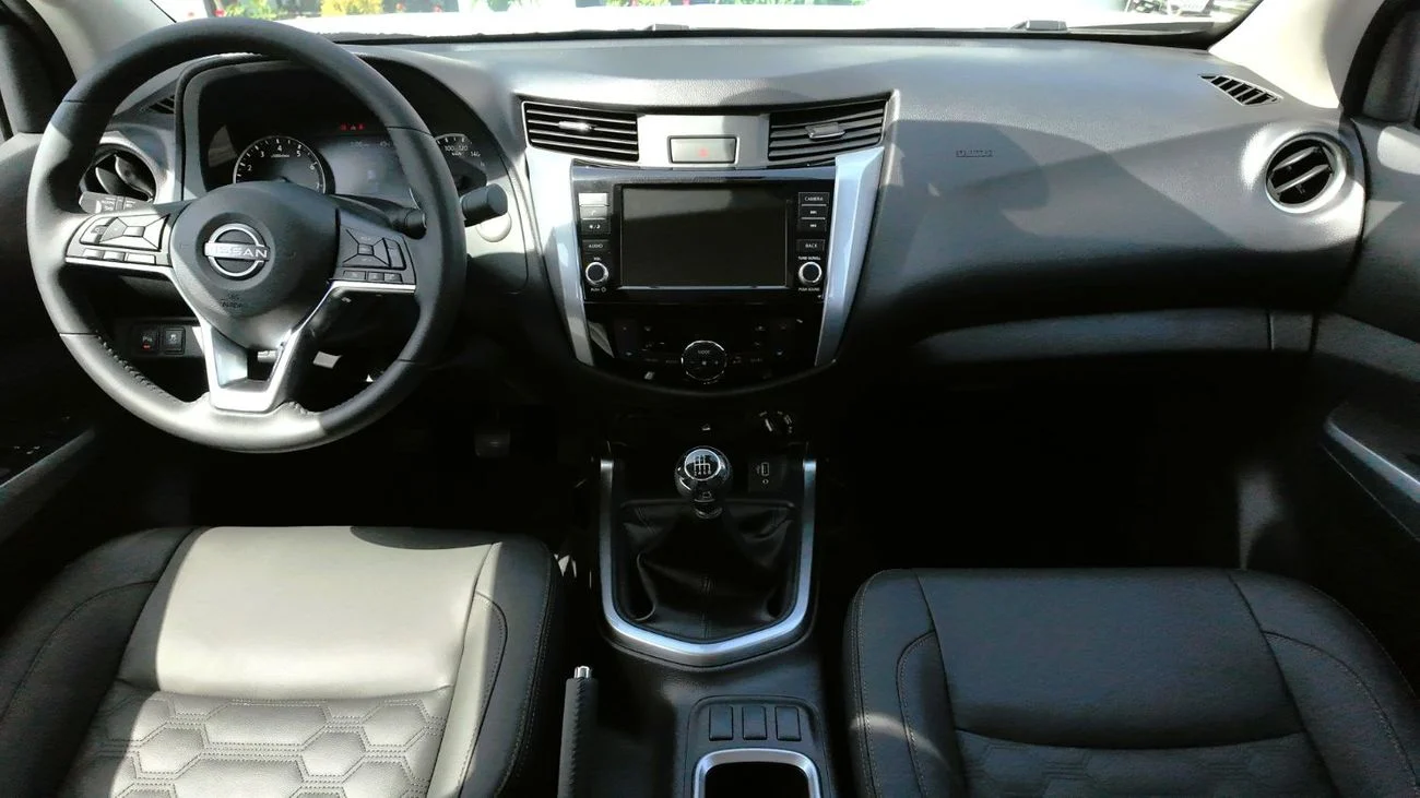 Nissan Navara 2.5L 4X4 MT 2025 _ BLACK