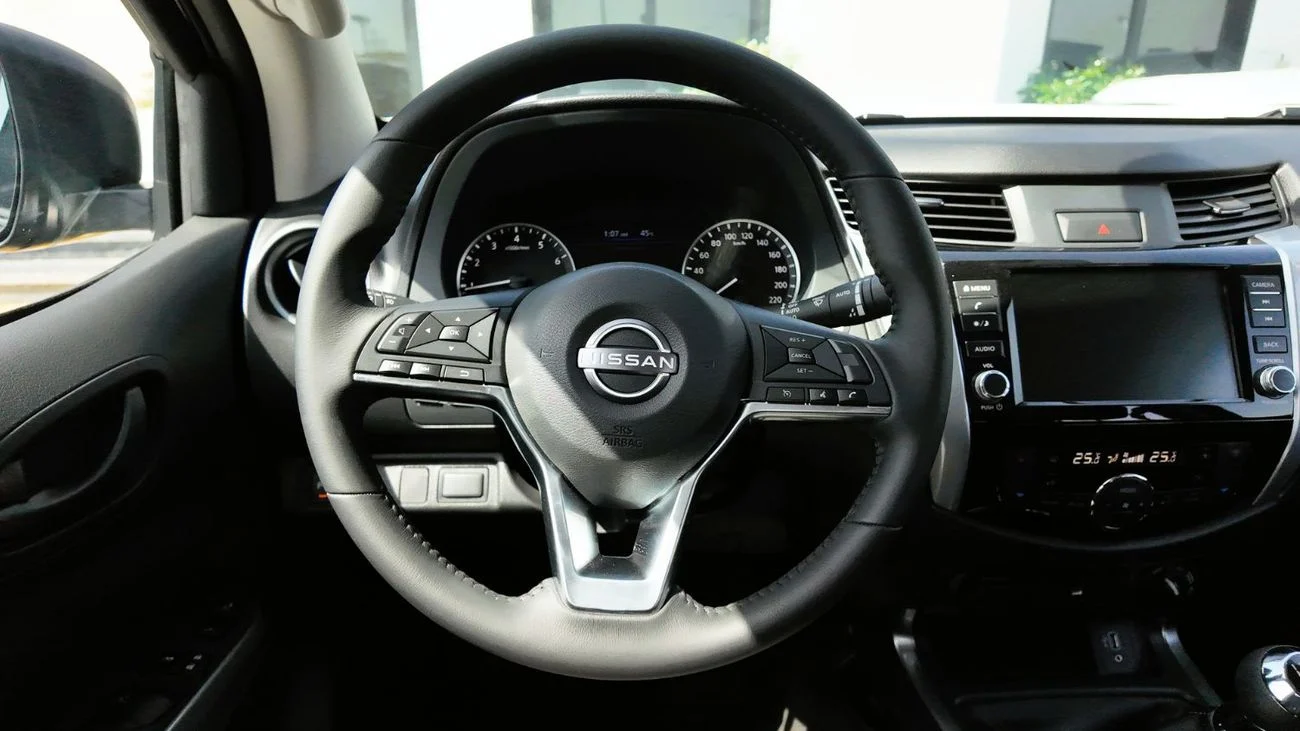 Nissan Navara 2.5L 4X4 MT 2025 _ BLACK