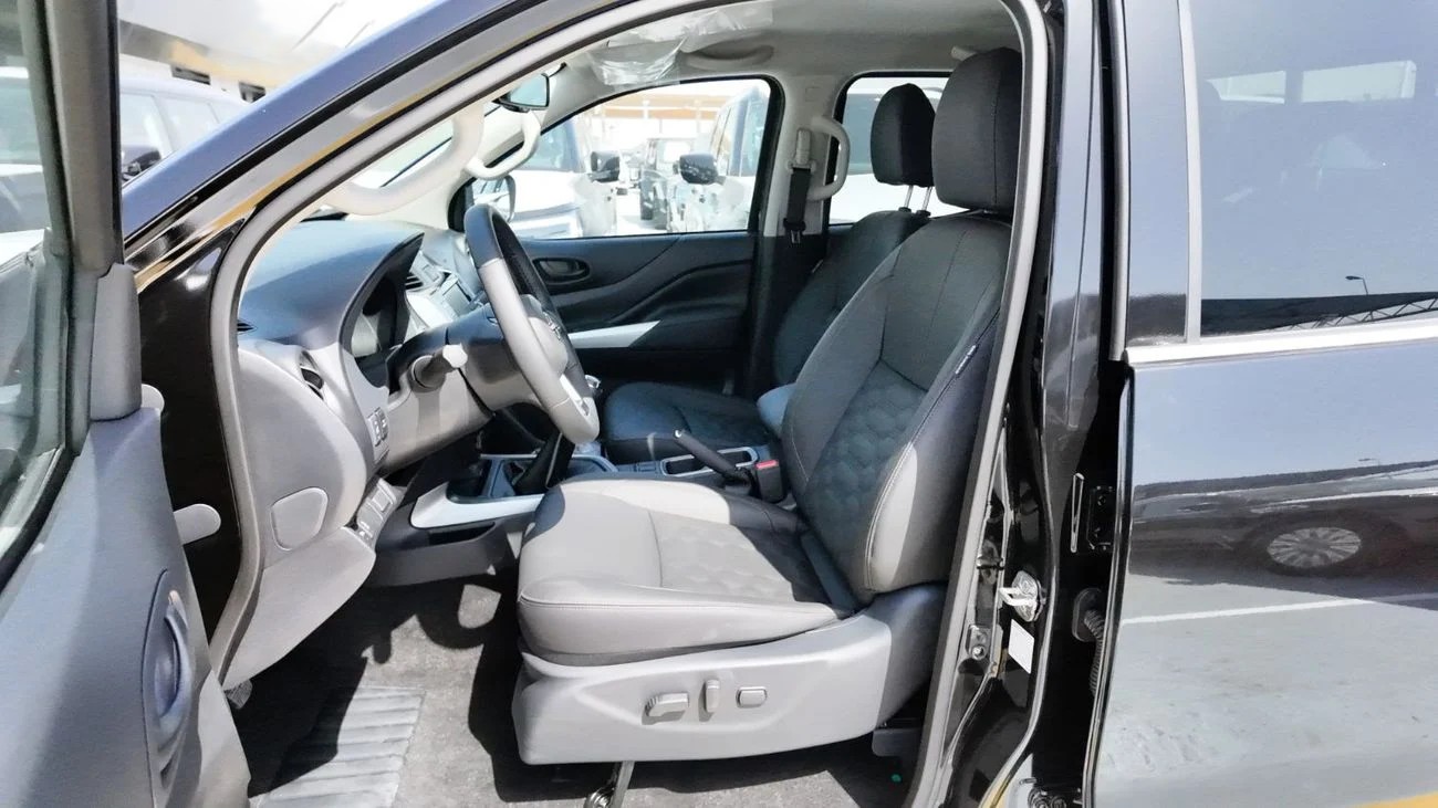Nissan Navara 2.5L 4X4 MT 2025 _ BLACK
