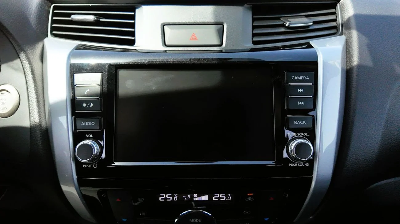 Nissan Navara 2.5L 4X4 MT 2025 _ BLACK