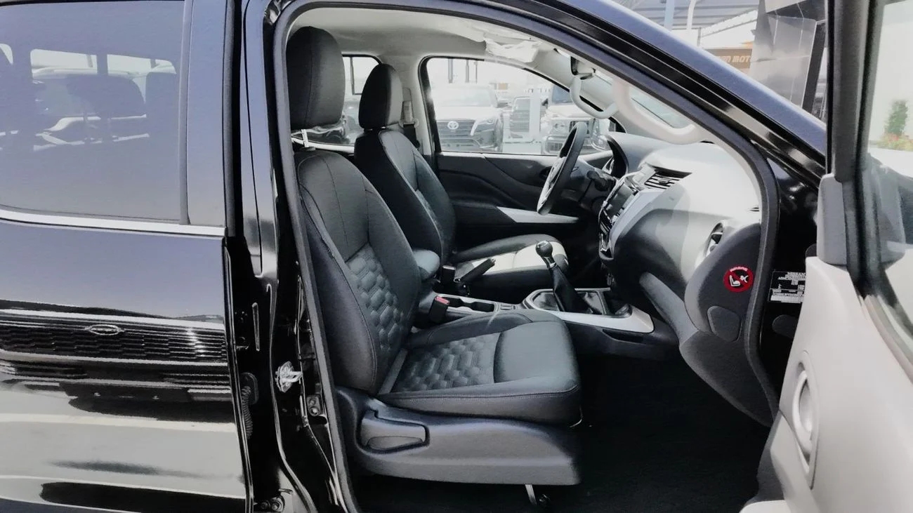 Nissan Navara 2.5L 4X4 MT 2025 _ BLACK