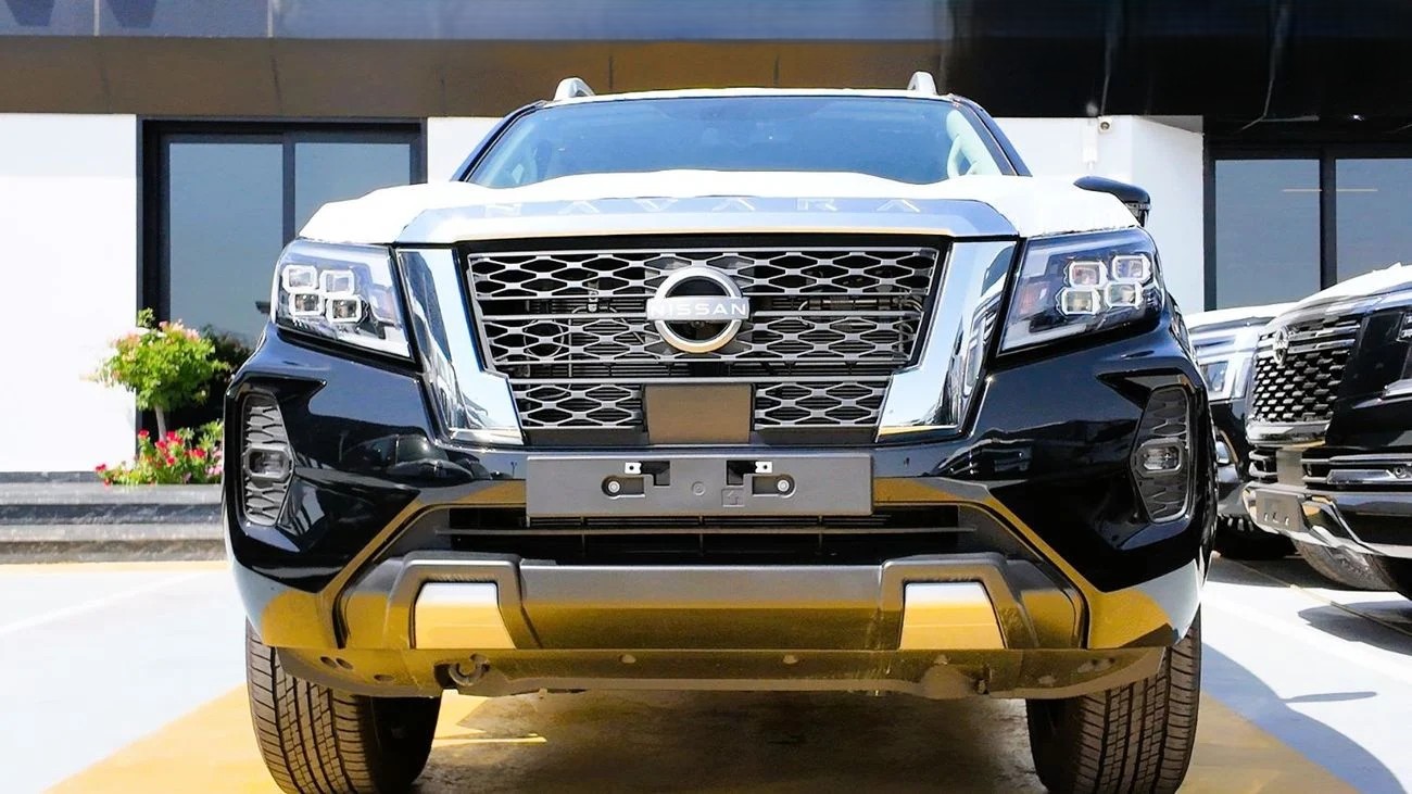 Nissan Navara 2.5L 4X4 MT 2025 _ BLACK