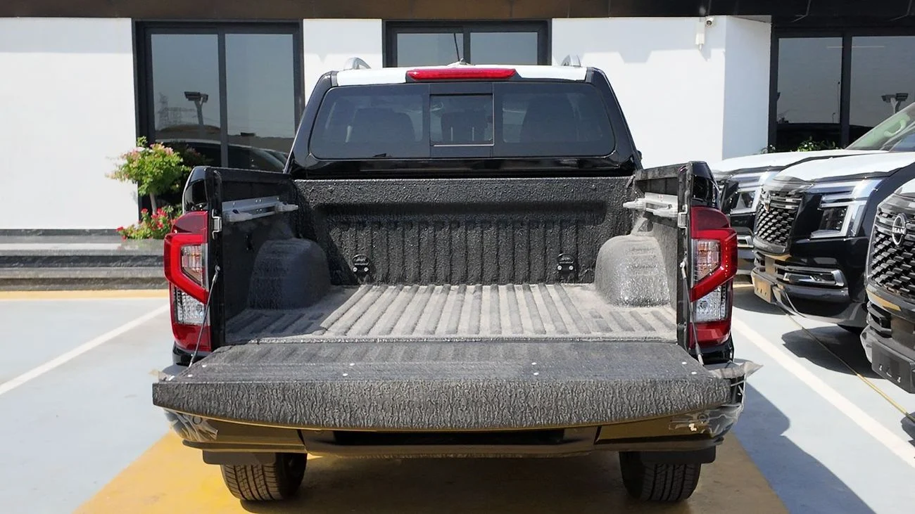 Nissan Navara 2.5L 4X4 MT 2025 _ BLACK
