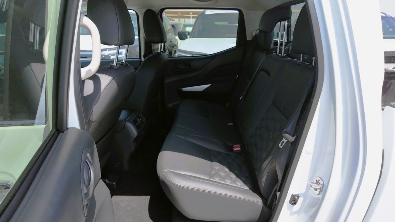 Nissan Navara 2.5L 4X4 MT 2025 _ WHITE
