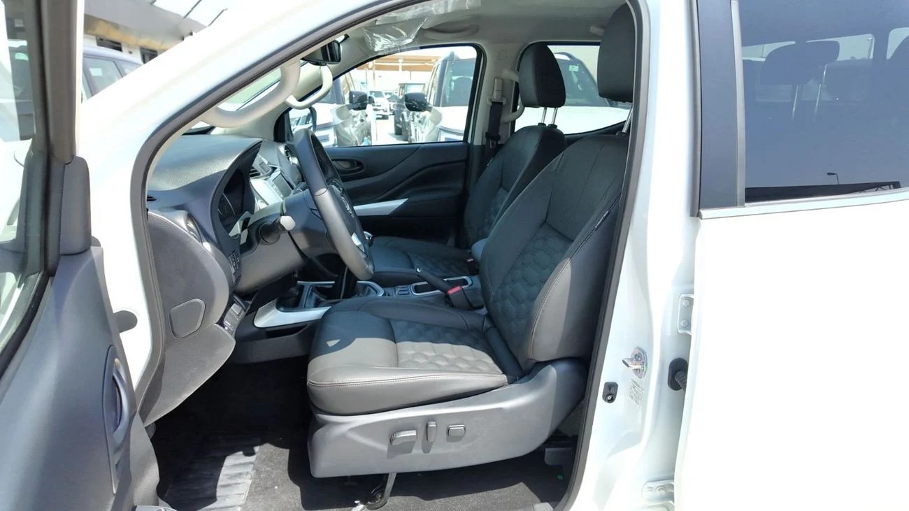 Nissan Navara 2.5L 4X4 MT 2025 _ WHITE