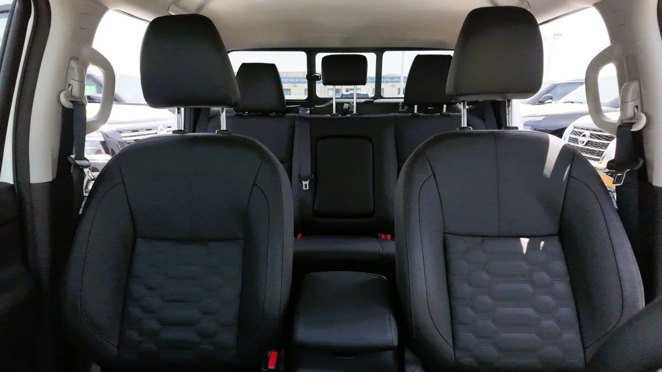 Nissan Navara 2.5L 4X4 MT 2025 _ WHITE