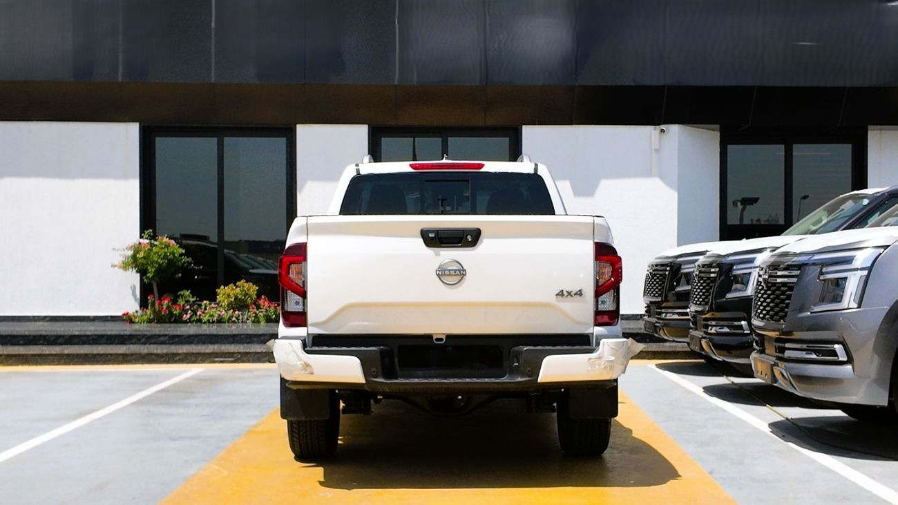Nissan Navara 2.5L 4X4 MT 2025 _ WHITE