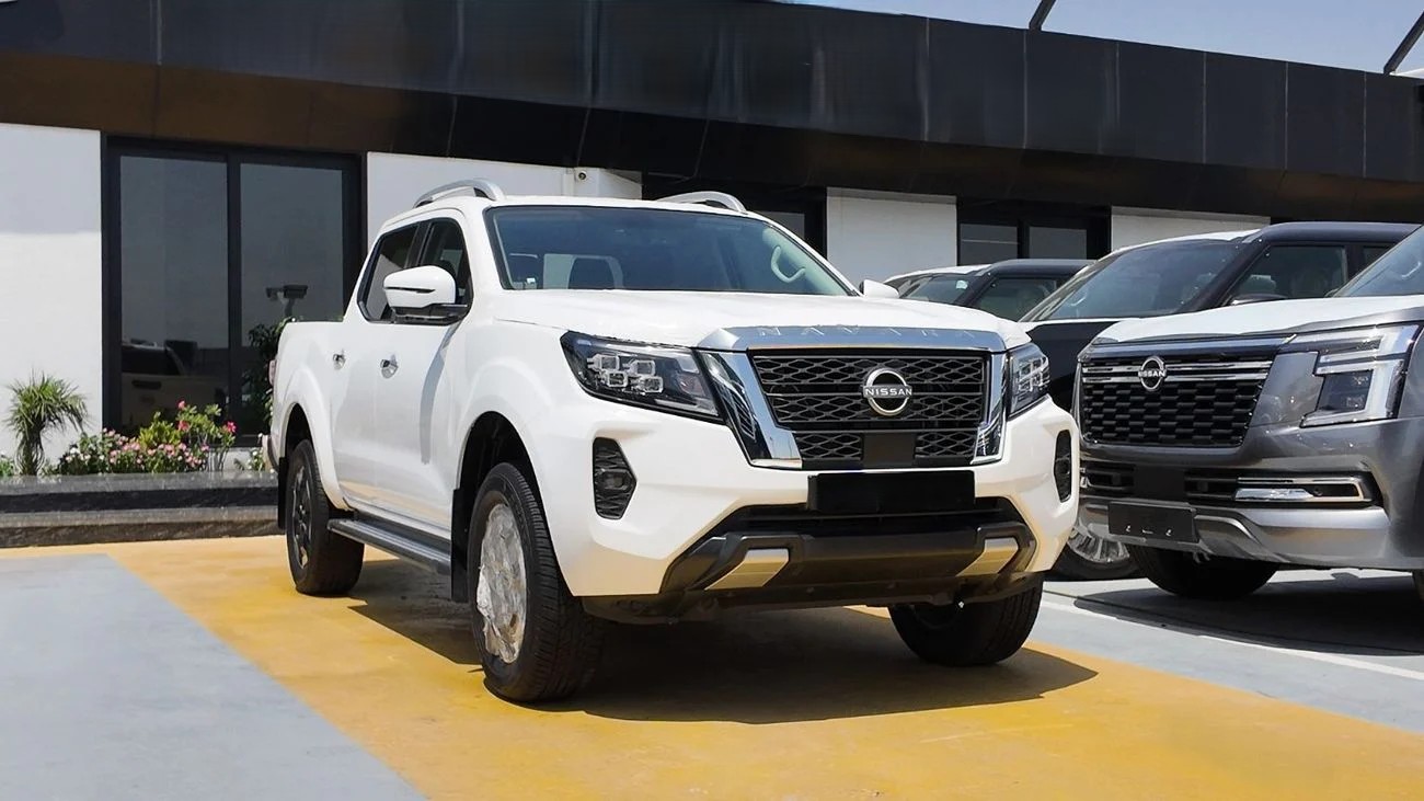 Nissan Navara 2.5L 4X4 MT 2025 _ WHITE