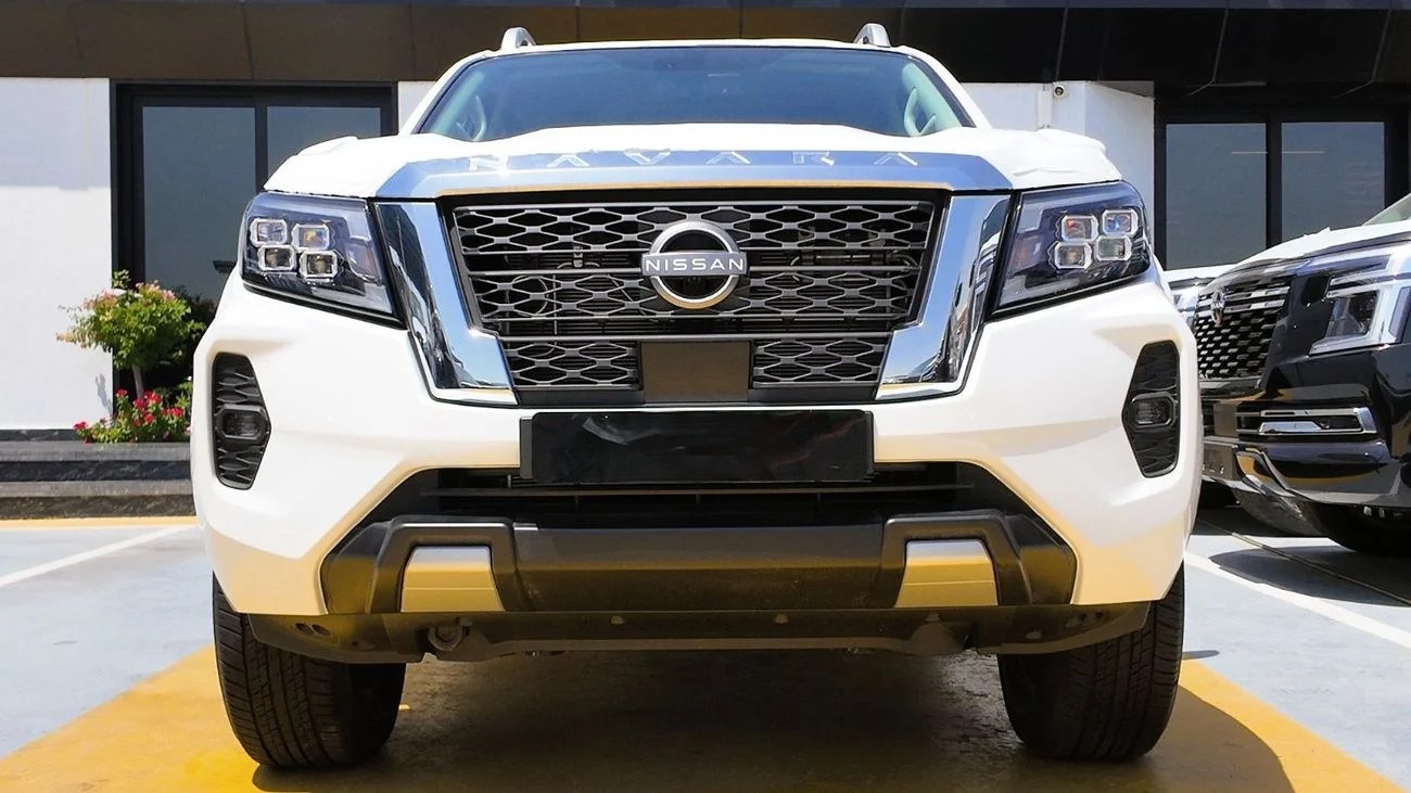 Nissan Navara 2.5L 4X4 MT 2025 _ WHITE