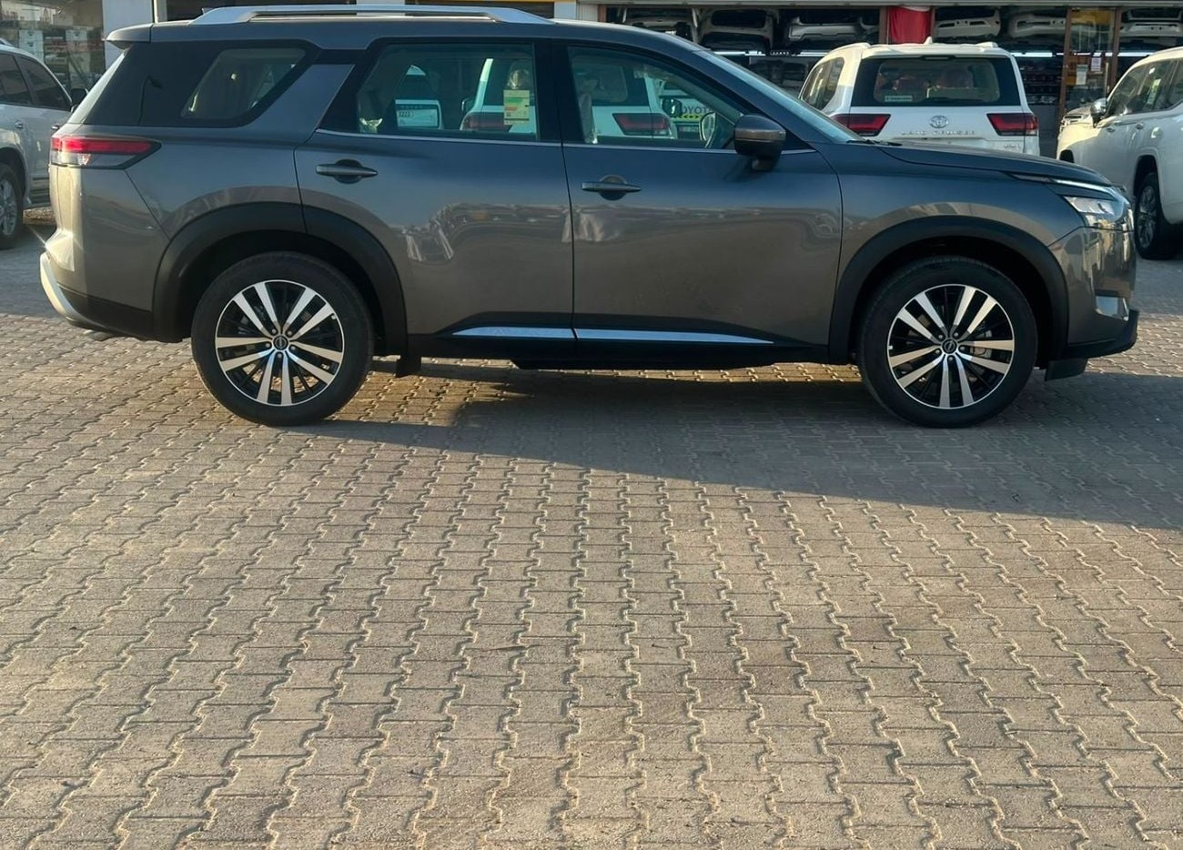 Nissan Pathfinder 3.5L SL 4WD_ GRAY