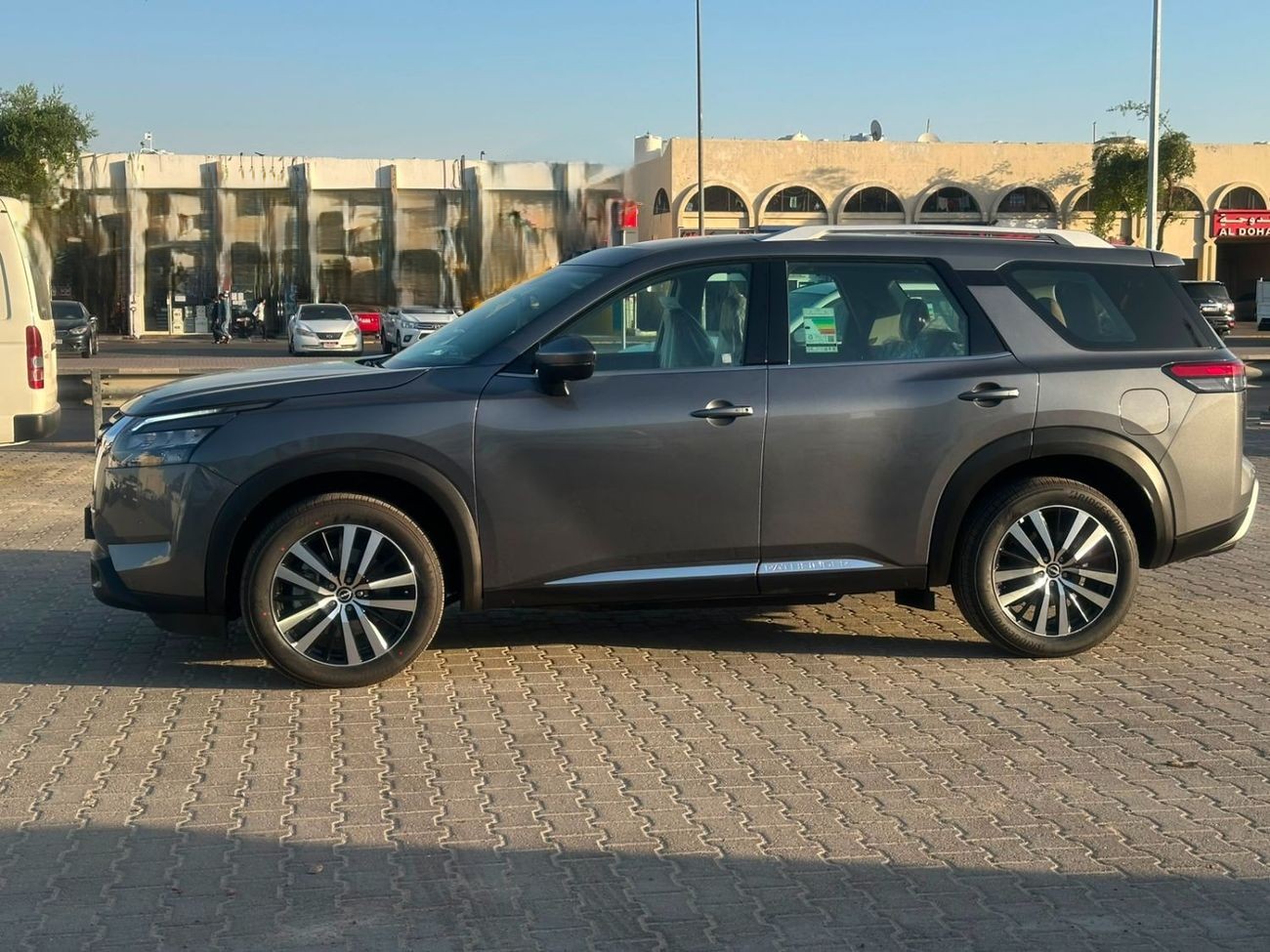 Nissan Pathfinder 3.5L SL 4WD_ GRAY