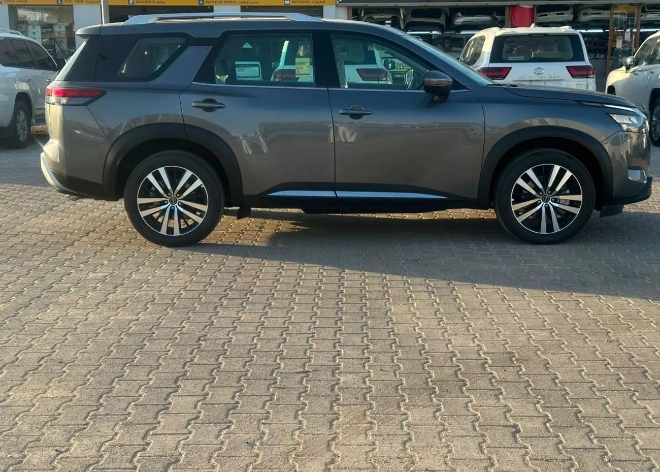 Nissan Pathfinder 3.5L SL 4WD_ GRAY