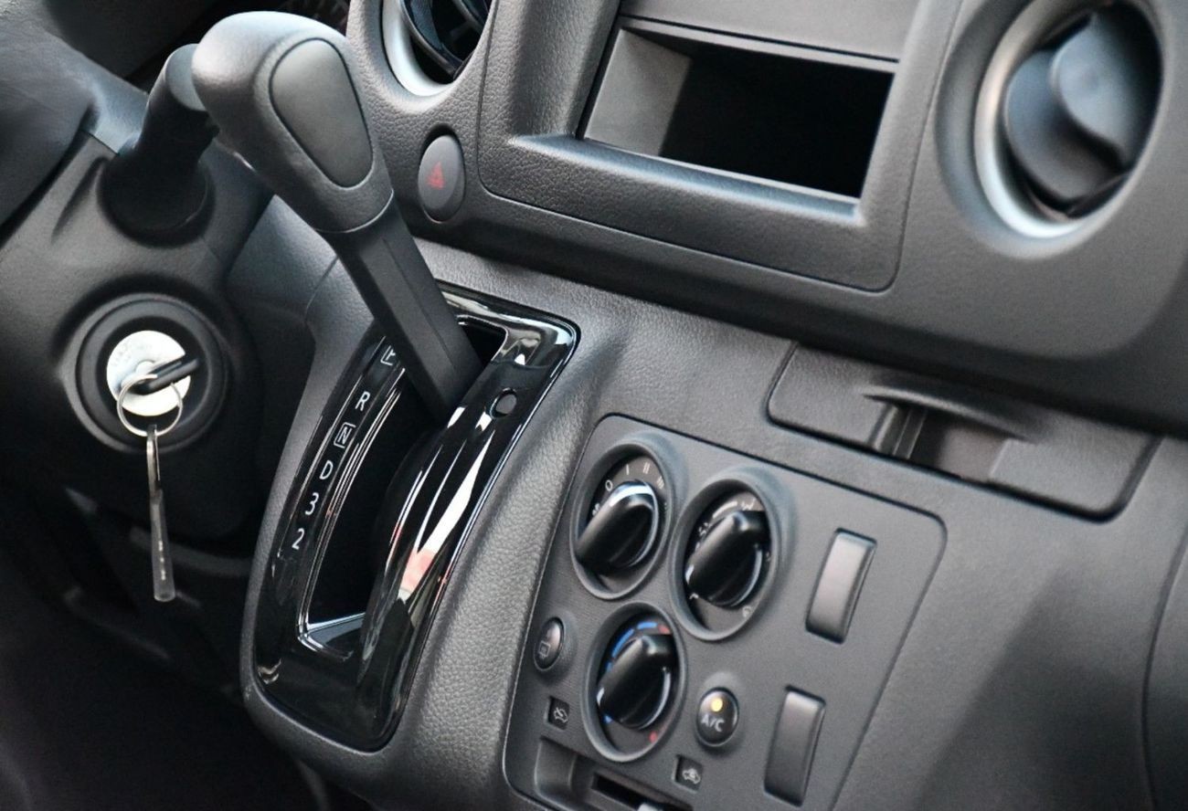 Nissan Urvan 3-Seater Automatic (4-Door) NV350 Highroof