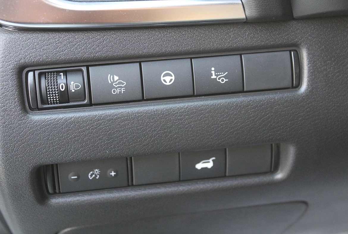 NISSAN X-TRAIL E-POWER 4WD WHITE