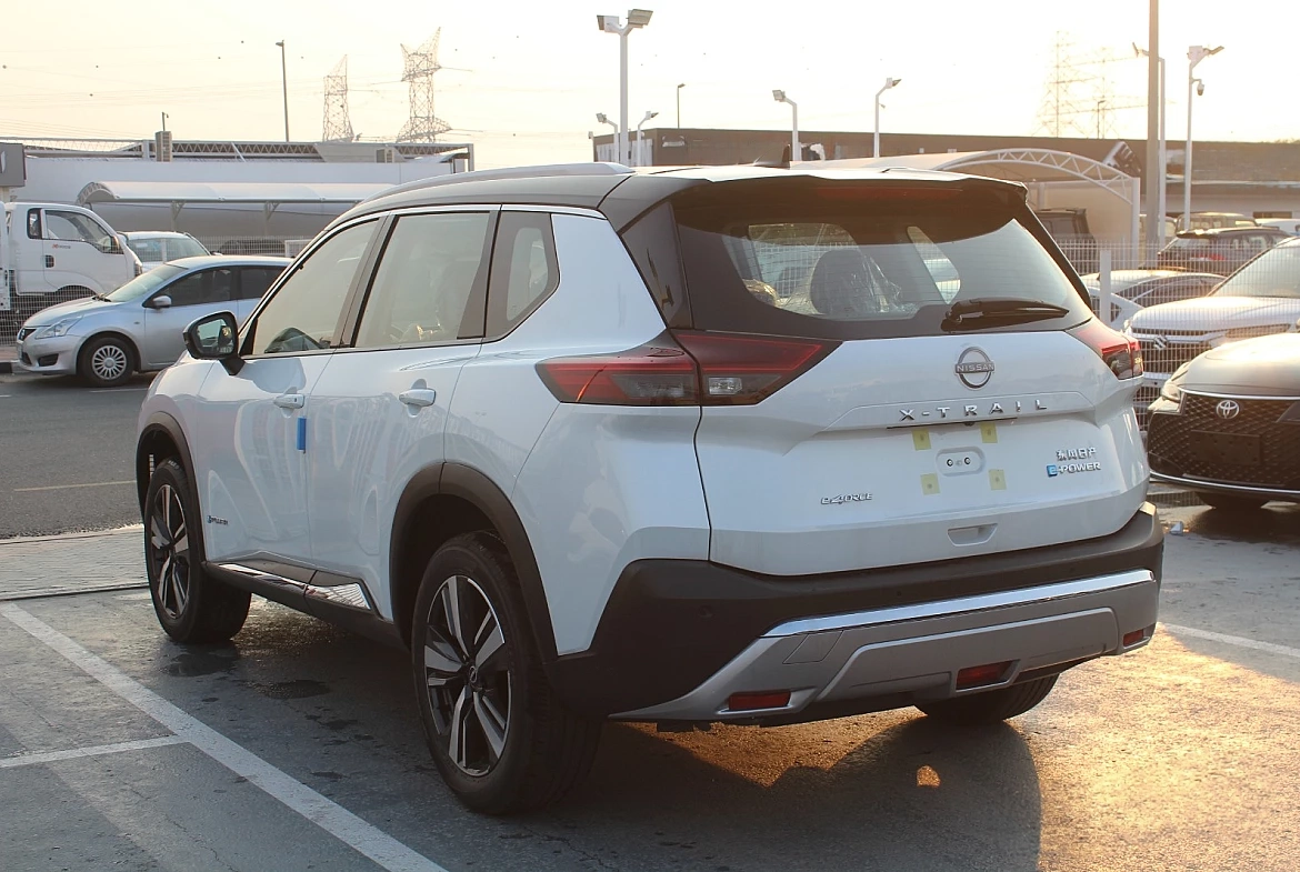 NISSAN X-TRAIL E-POWER 4WD WHITE