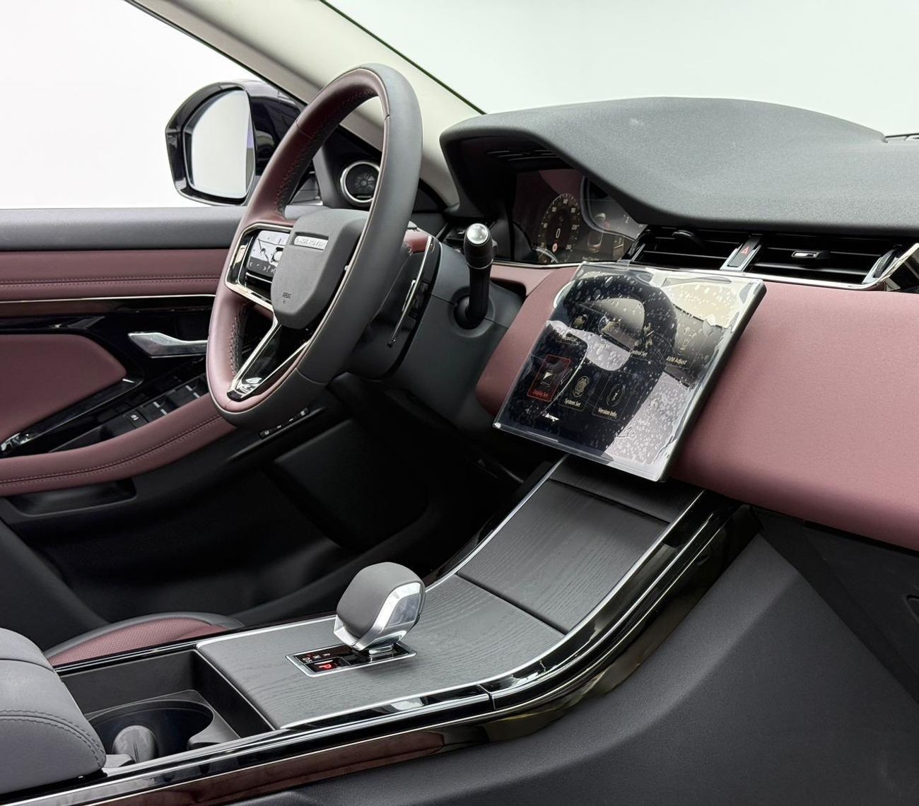 Range Rover Evoque P250 SE 2.0L 2025 white