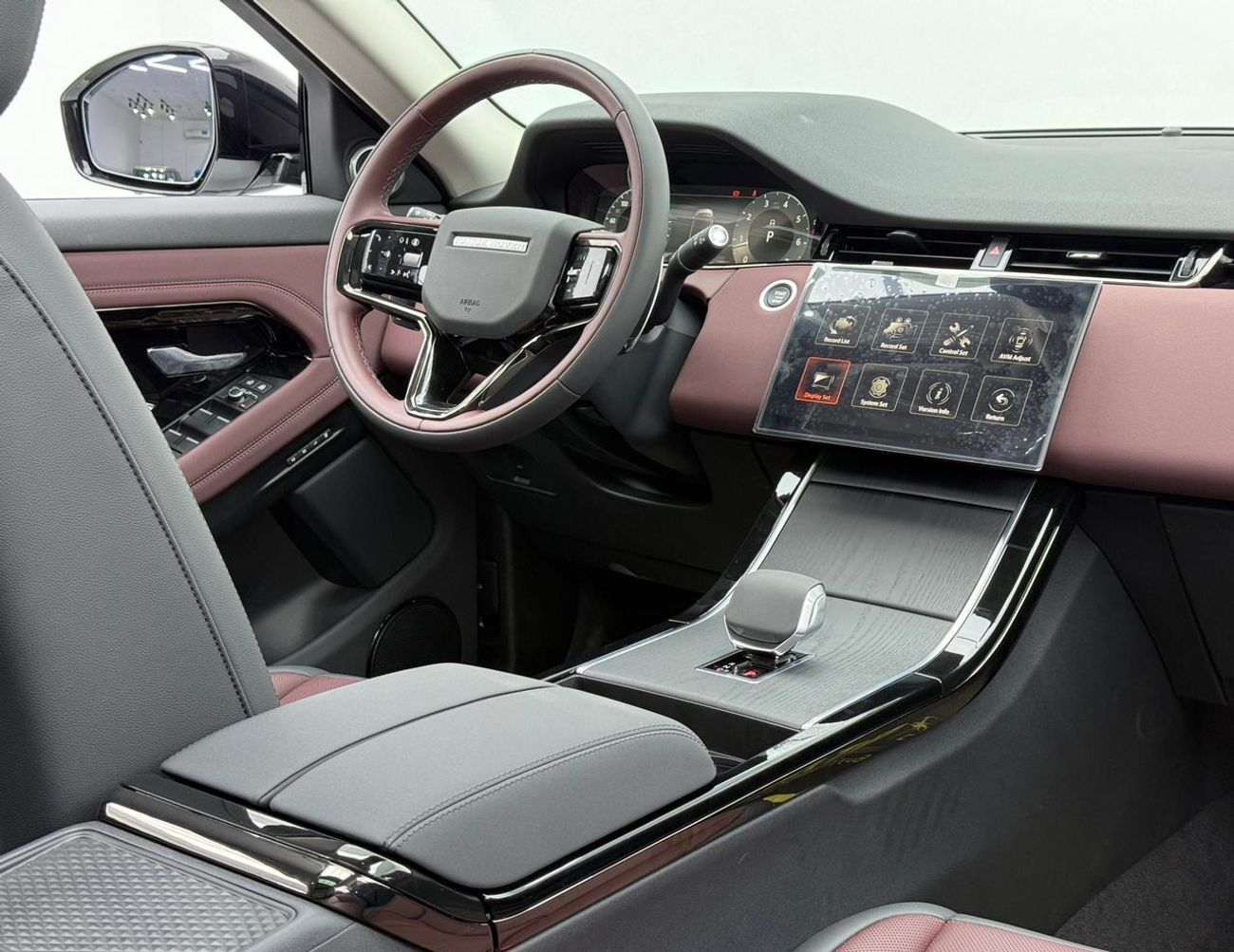 Range Rover Evoque P250 SE 2.0L 2025 white