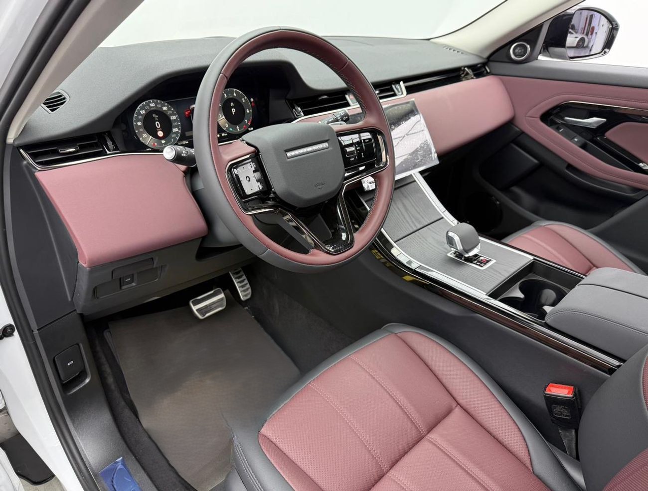Range Rover Evoque P250 SE 2.0L 2025 white
