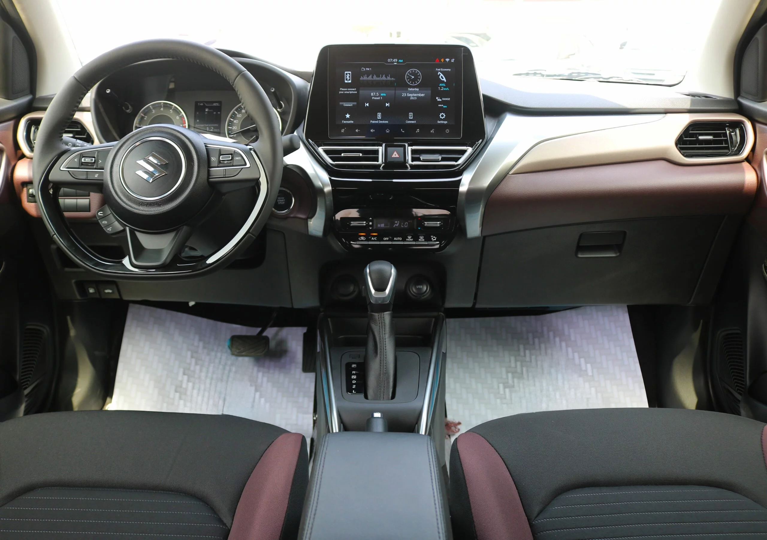 SUZUKI FRONX GLX 1.5P AT MY2025 – BLUISH BLACK PEARL