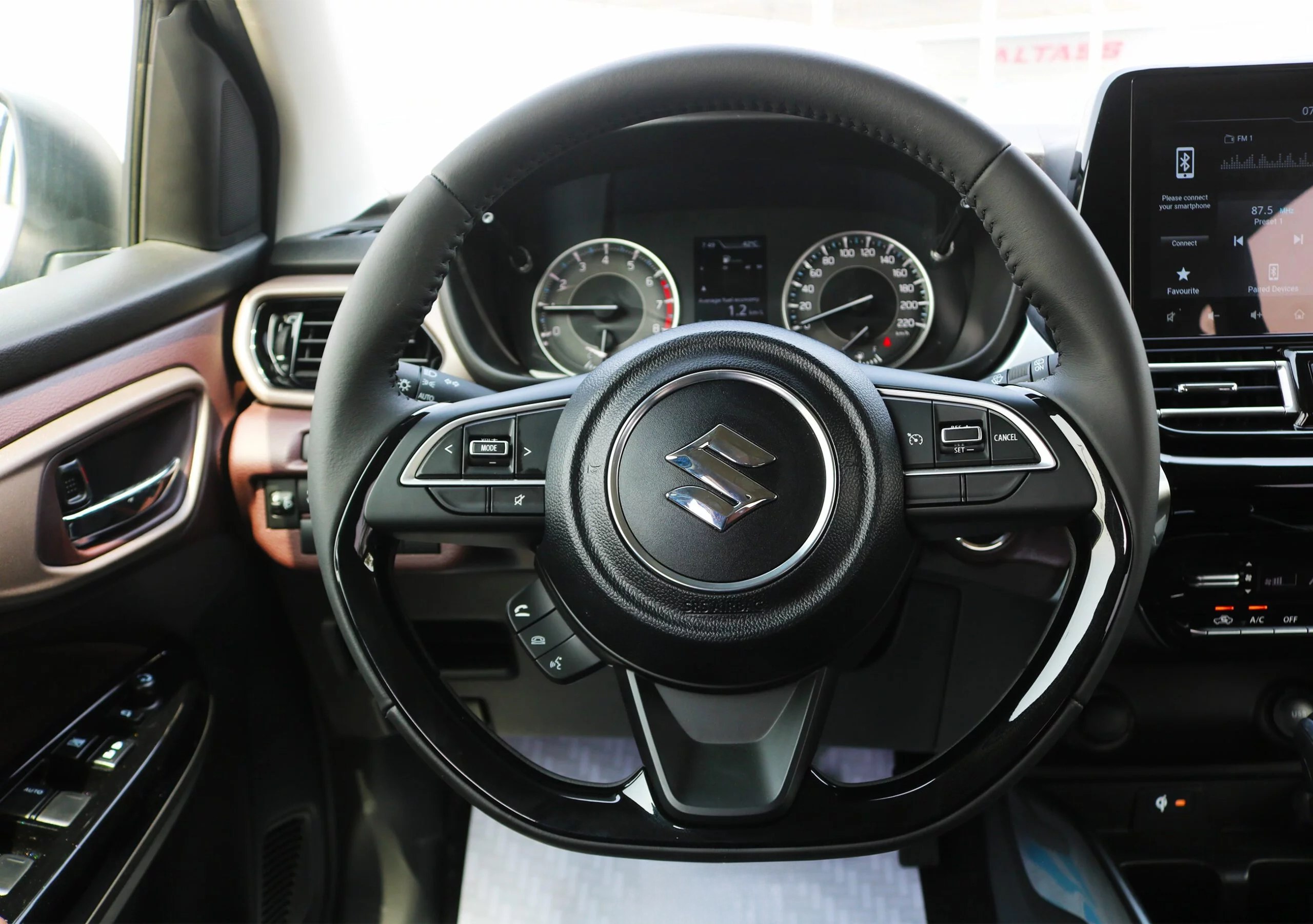 SUZUKI FRONX GLX 1.5P AT MY2025 – BLUISH BLACK PEARL