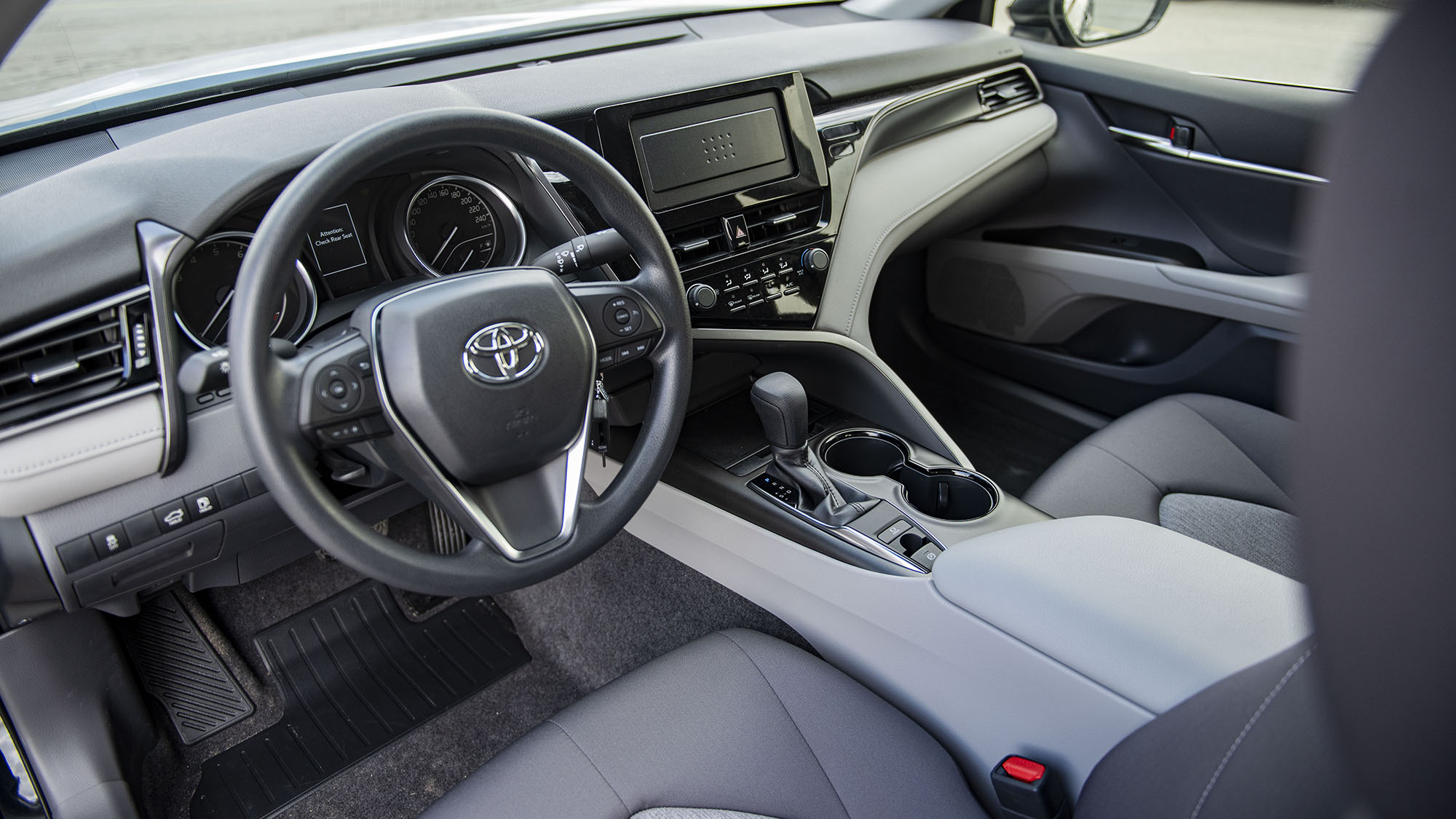 TOYOTA CAMRY 2.5P AT