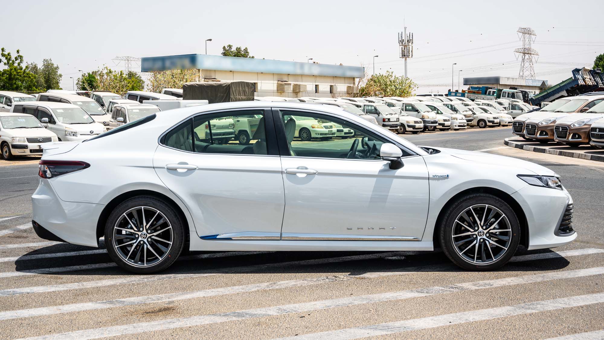 TOYOTA CAMRY GLE 2.5P HEV AT
