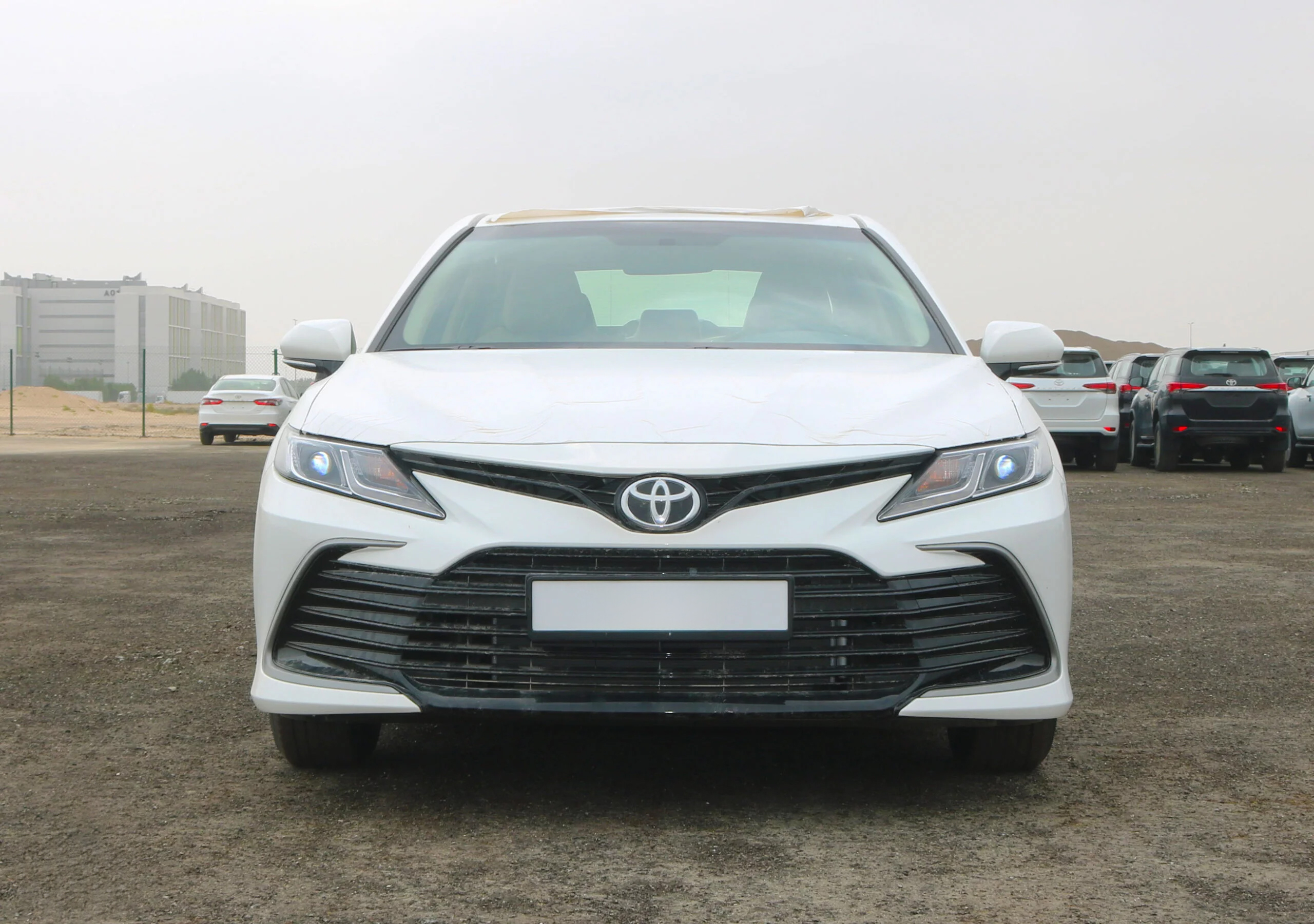 TOYOTA CAMRY LE WHITE