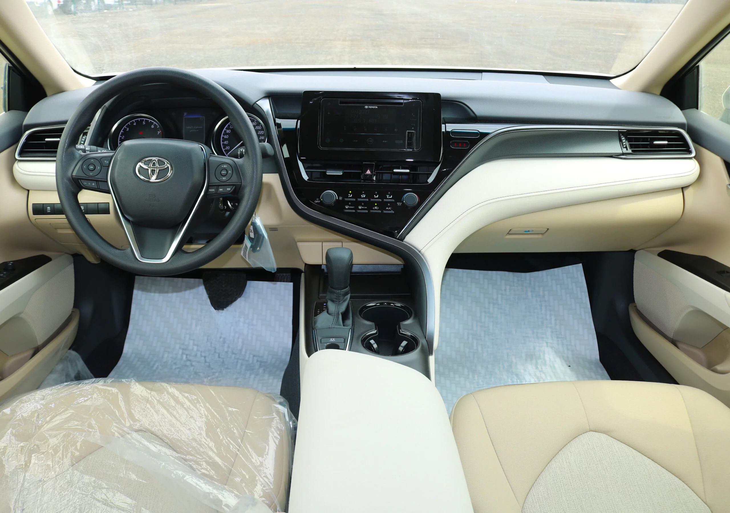 TOYOTA CAMRY LE WHITE
