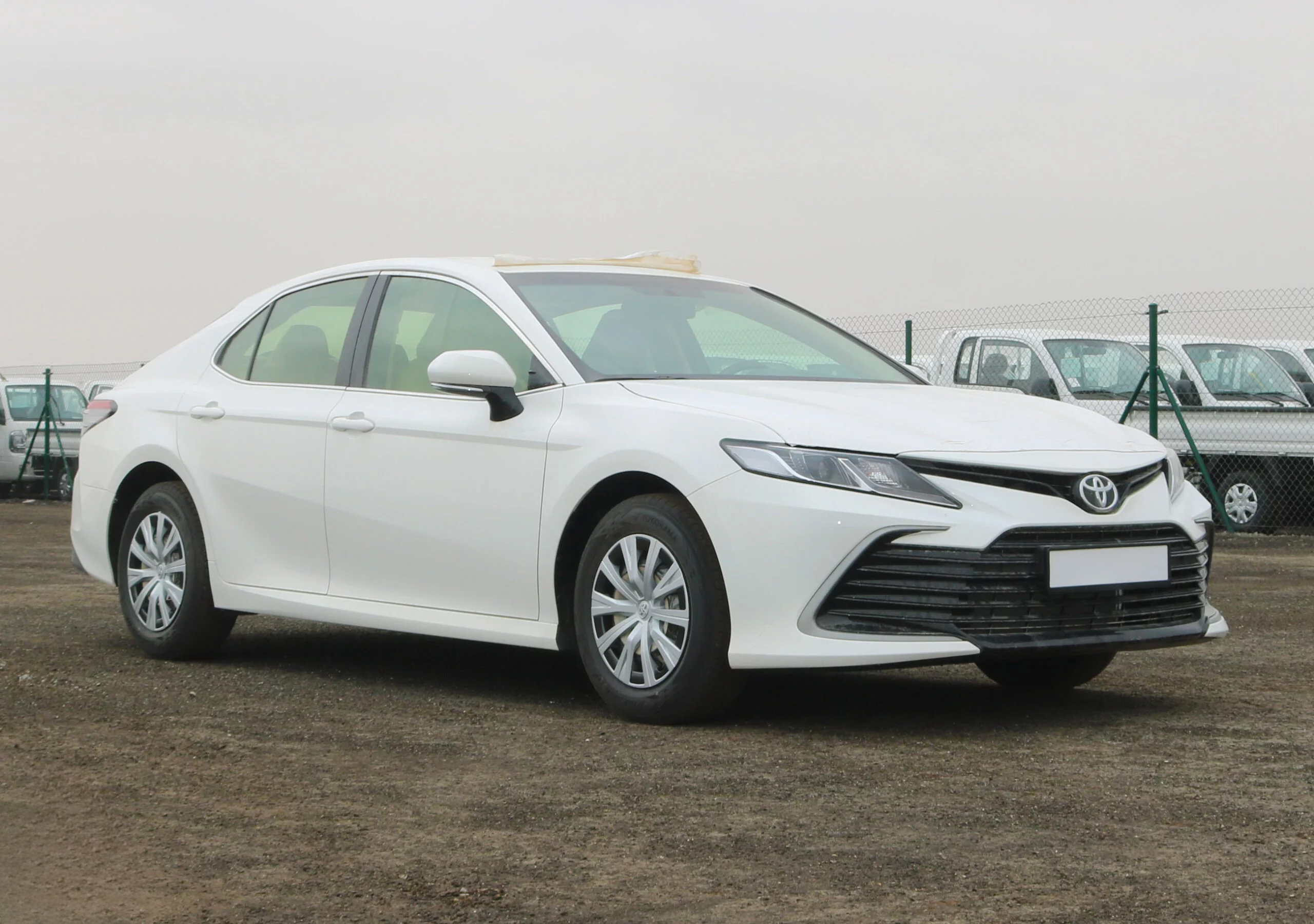 TOYOTA CAMRY LE WHITE