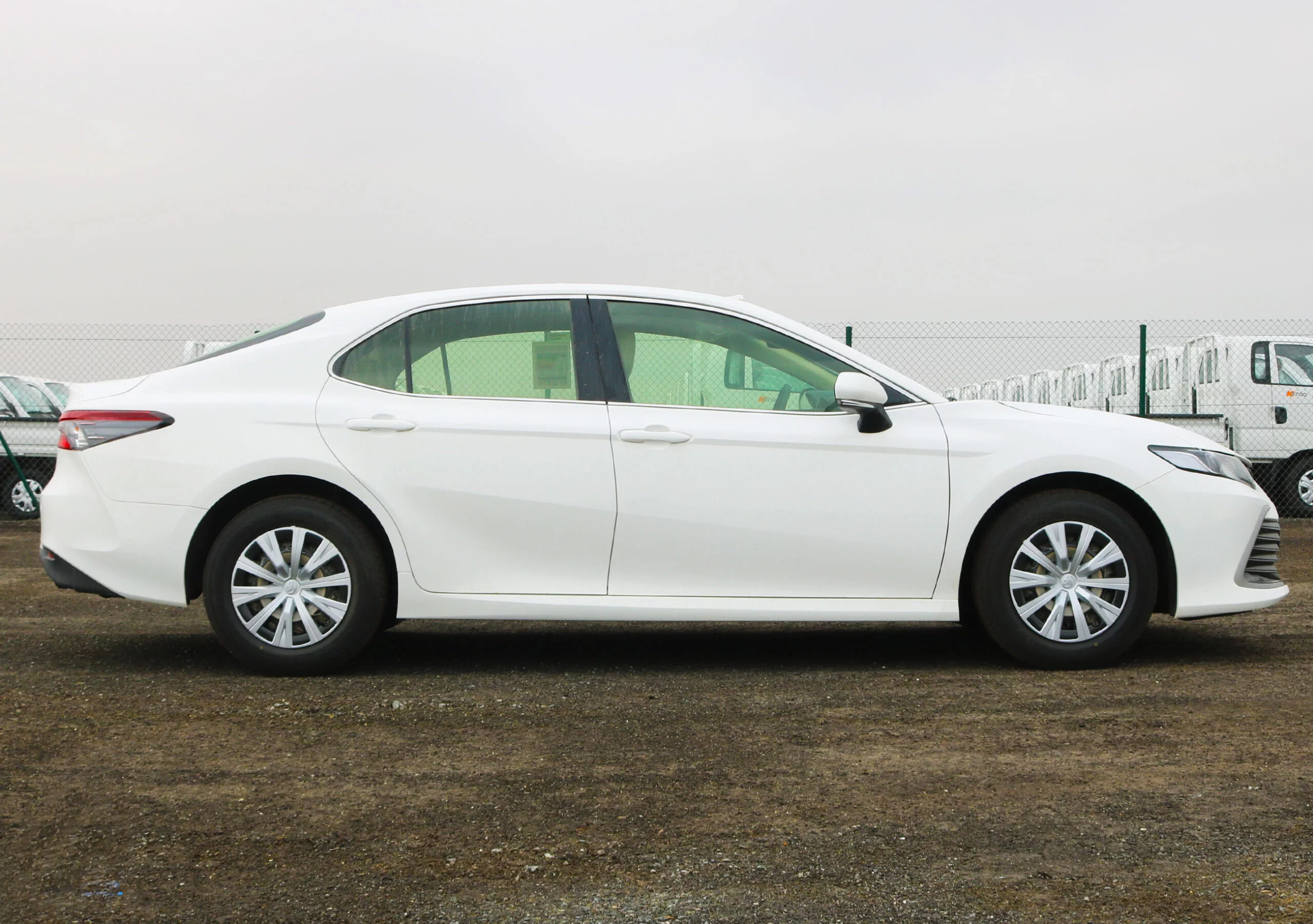 TOYOTA CAMRY LE WHITE