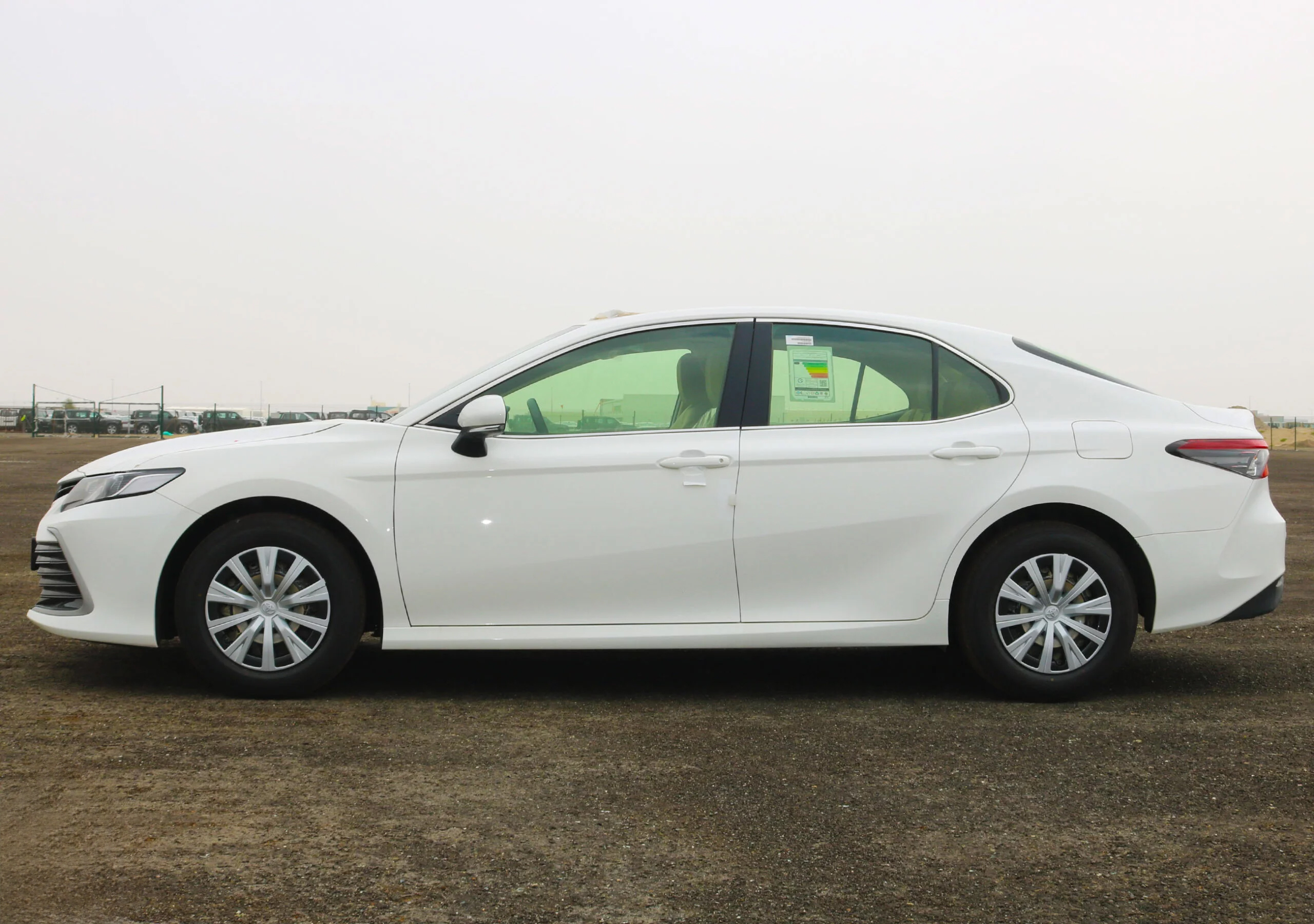 TOYOTA CAMRY LE WHITE