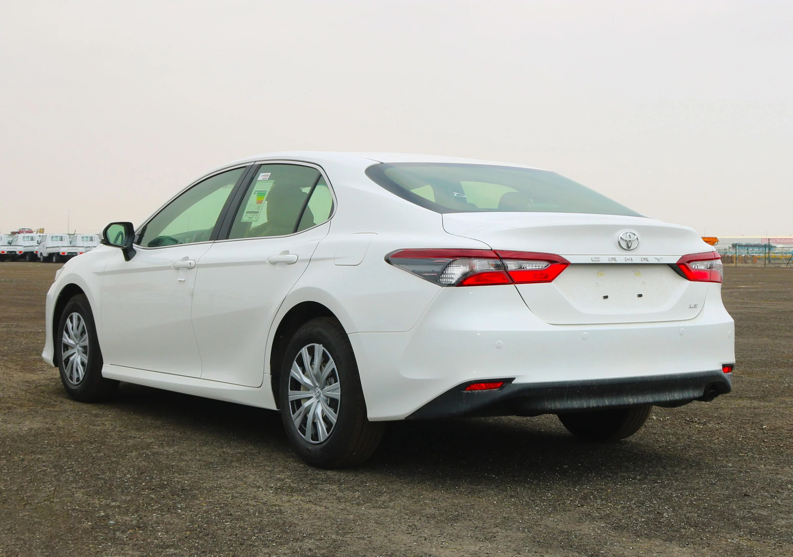 TOYOTA CAMRY LE WHITE
