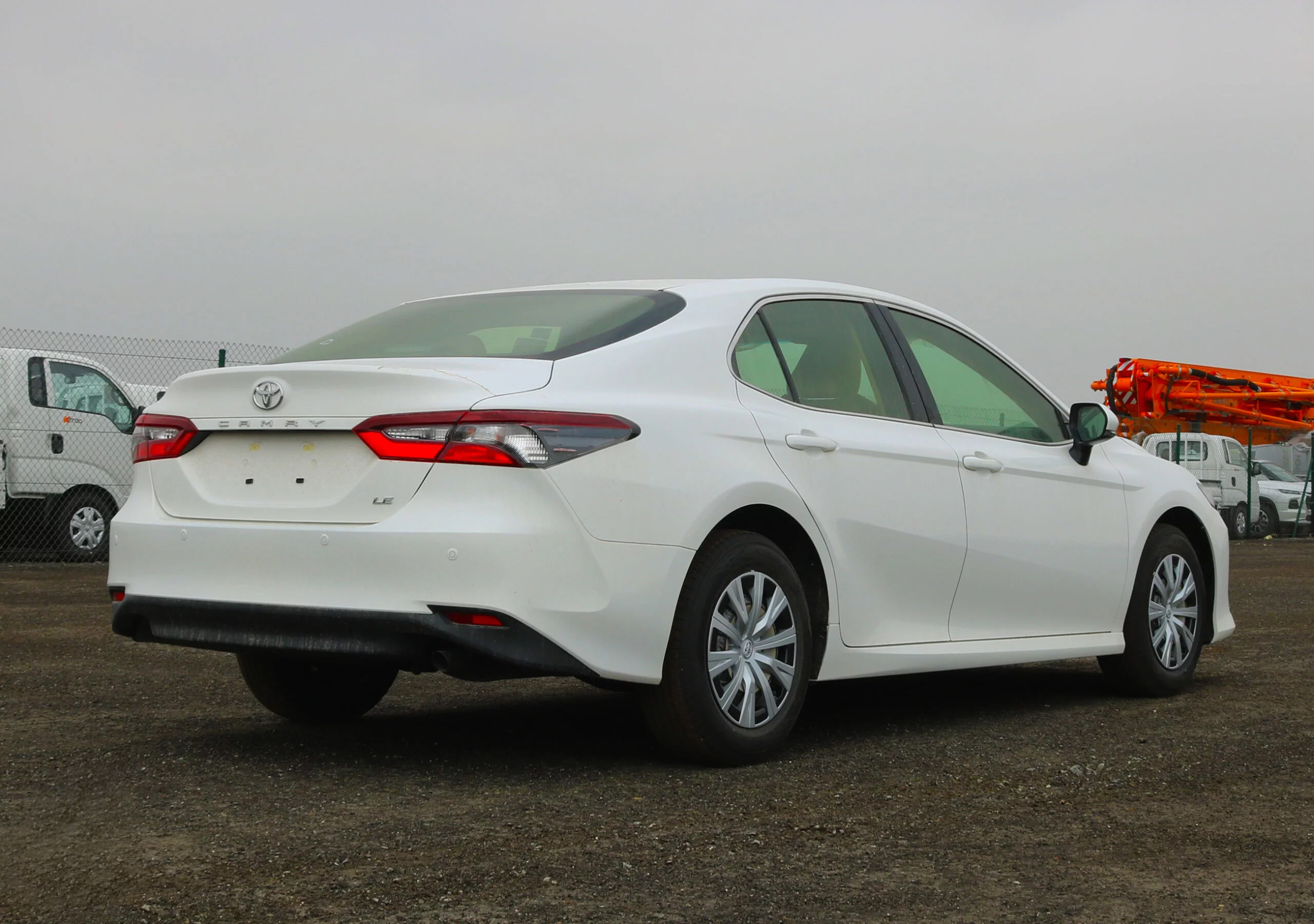 TOYOTA CAMRY LE WHITE