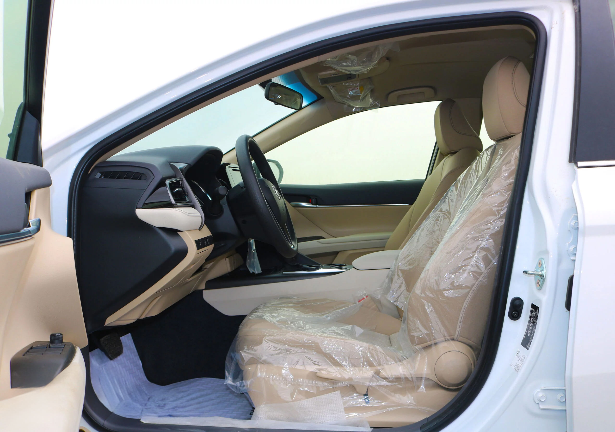 TOYOTA CAMRY LE WHITE