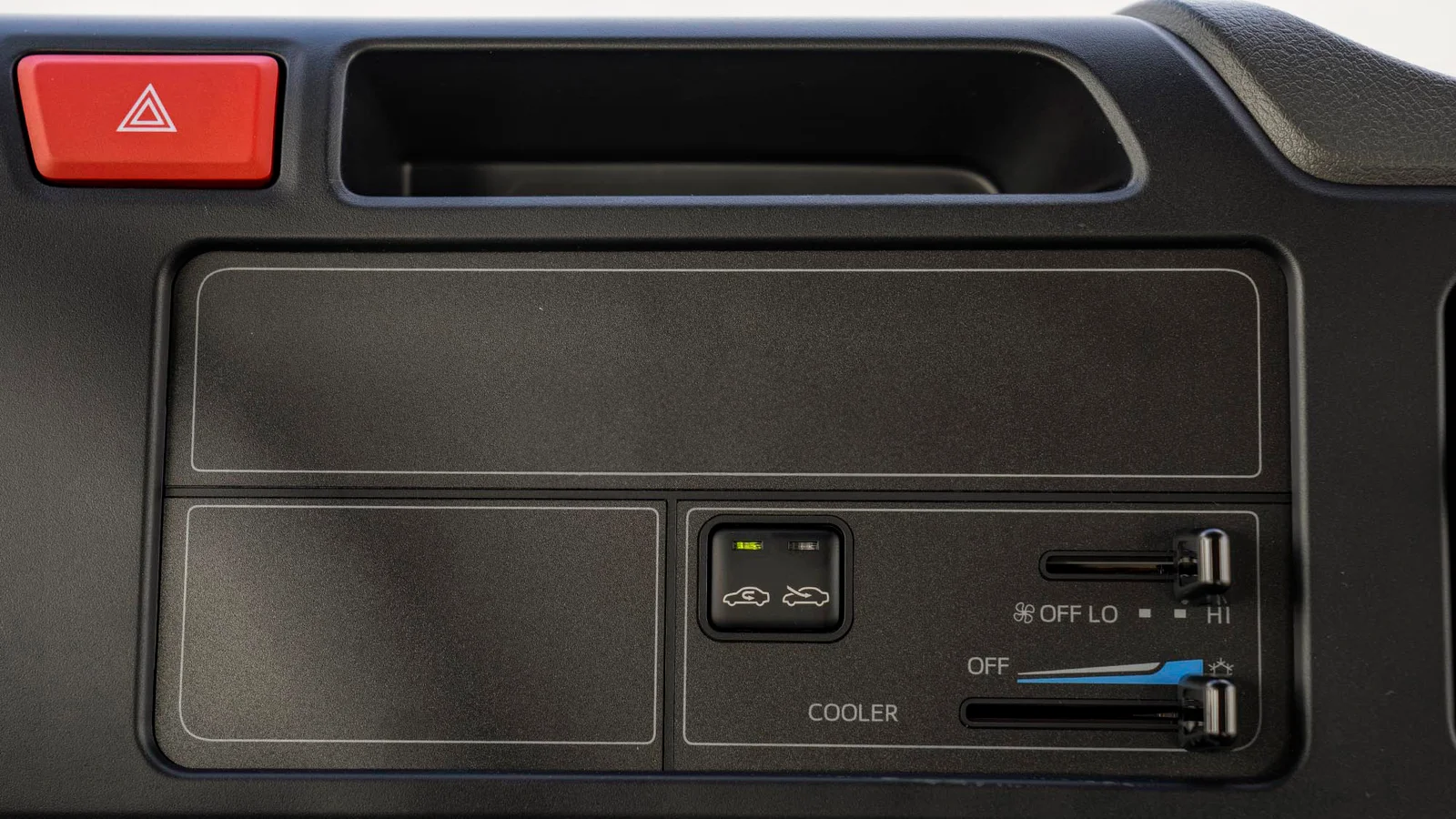 TOYOTA COASTER 2.7P MT 30 SEATER MY2025 – WHITE