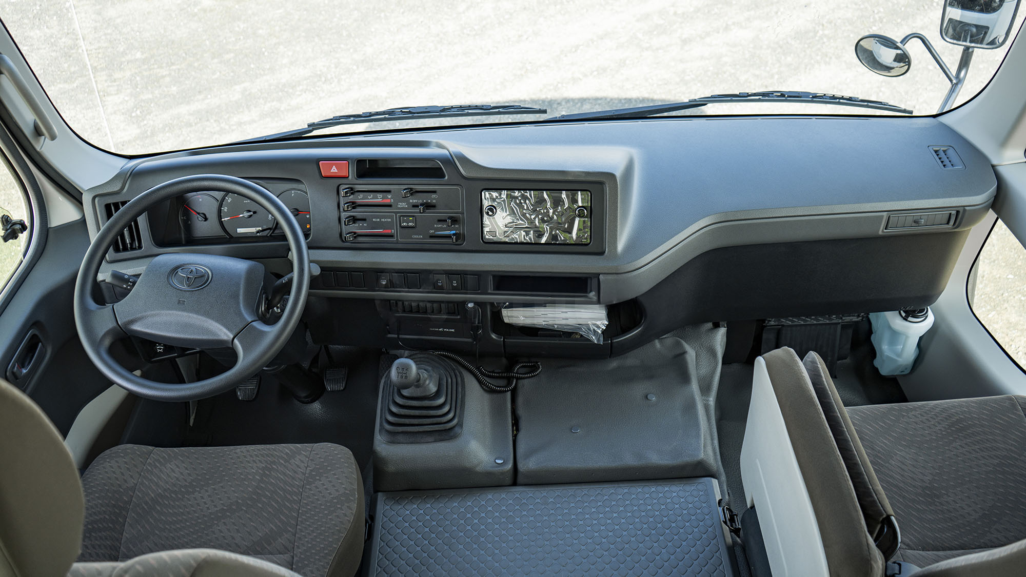 TOYOTA COASTER 4.2D MT 30 SEATER