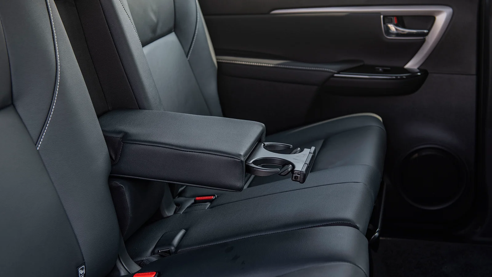 TOYOTA FORTUNER 2.4D AT 4X4 MY2025 – BLACK