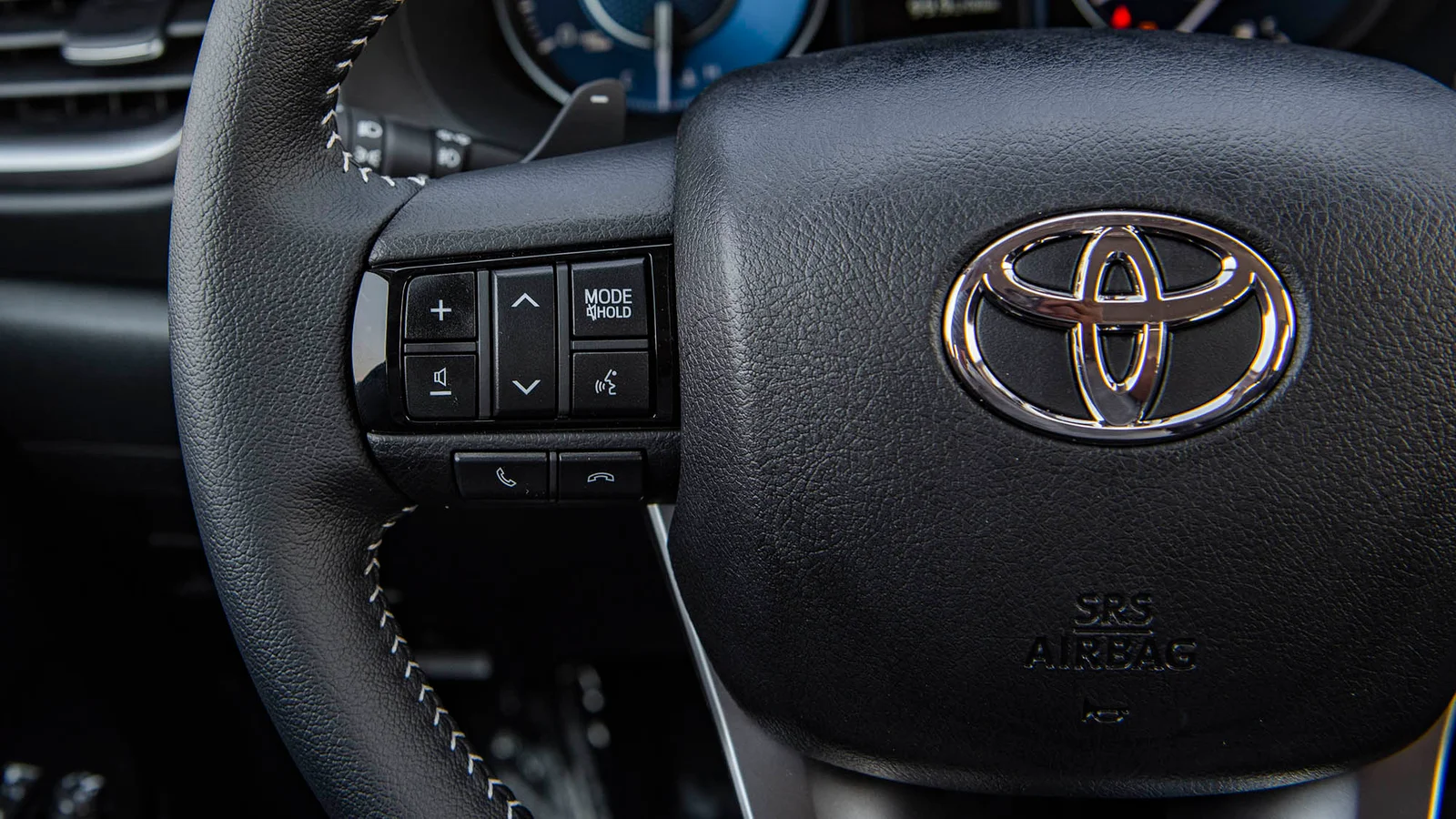 TOYOTA FORTUNER 2.4D AT 4X4 MY2025 – BLACK