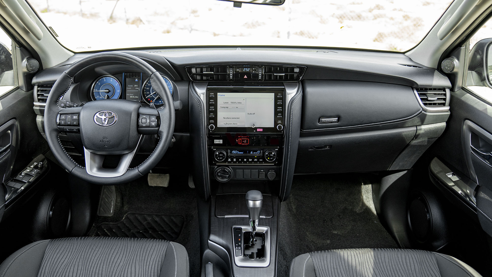 TOYOTA FORTUNER 2.4D AT 4X4