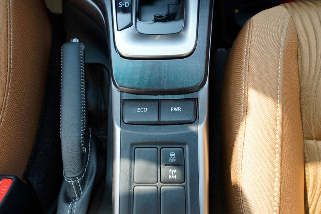 TOYOTA FORTUNER 4.0L P 6-CYLINDER GXR AT