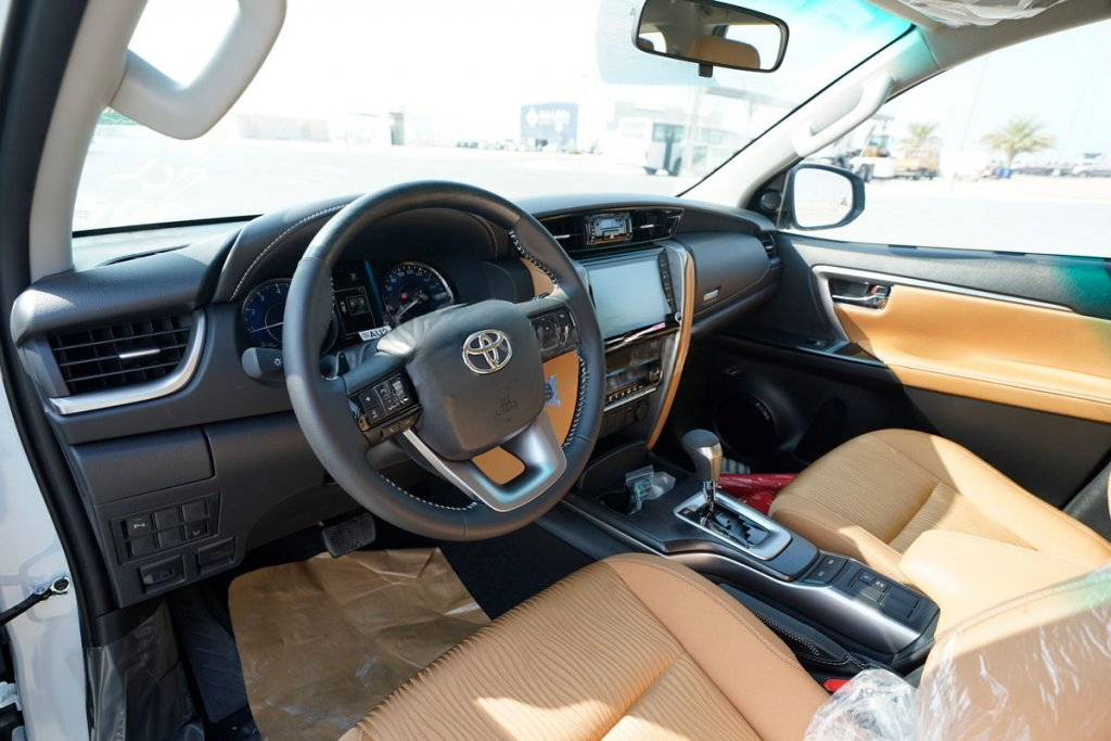 TOYOTA FORTUNER 4.0L P 6-CYLINDER GXR AT