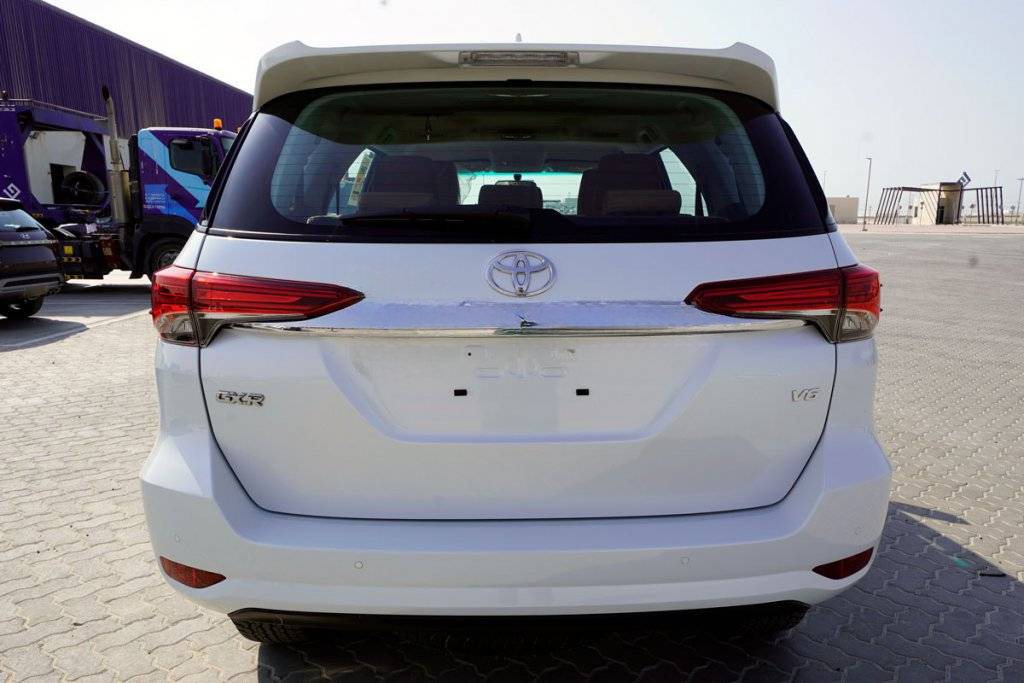 TOYOTA FORTUNER 4.0L P 6-CYLINDER GXR AT