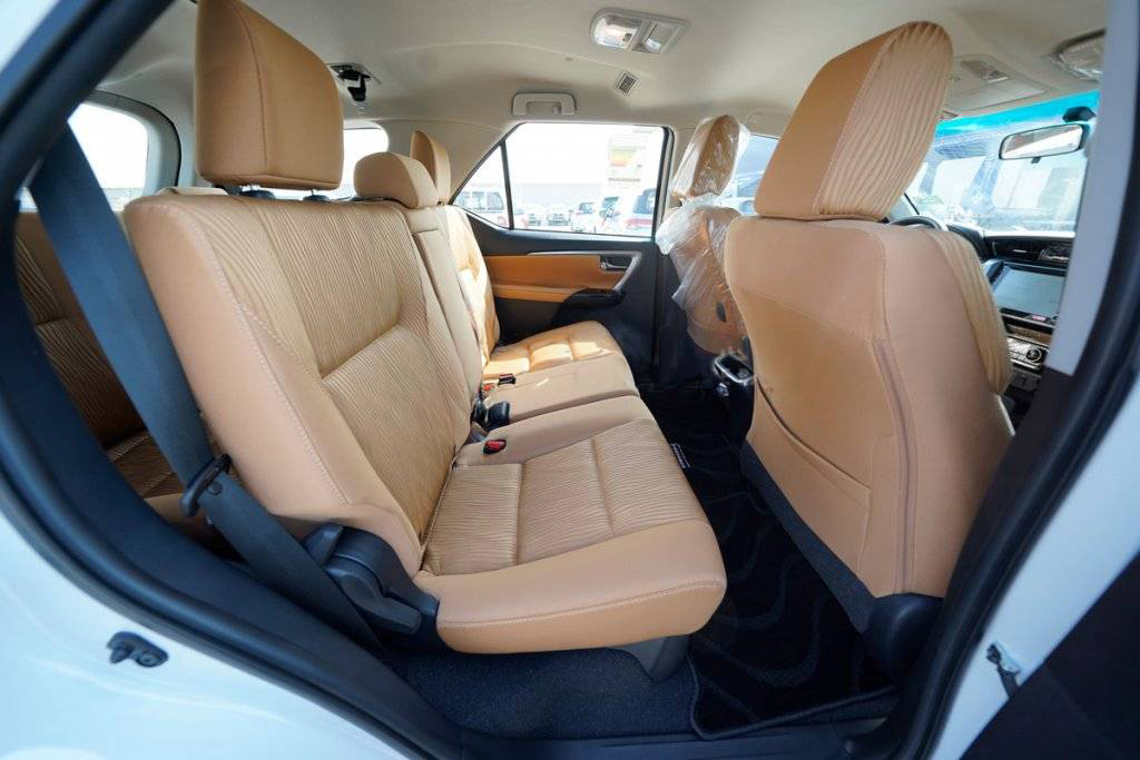 TOYOTA FORTUNER 4.0L P 6-CYLINDER GXR AT