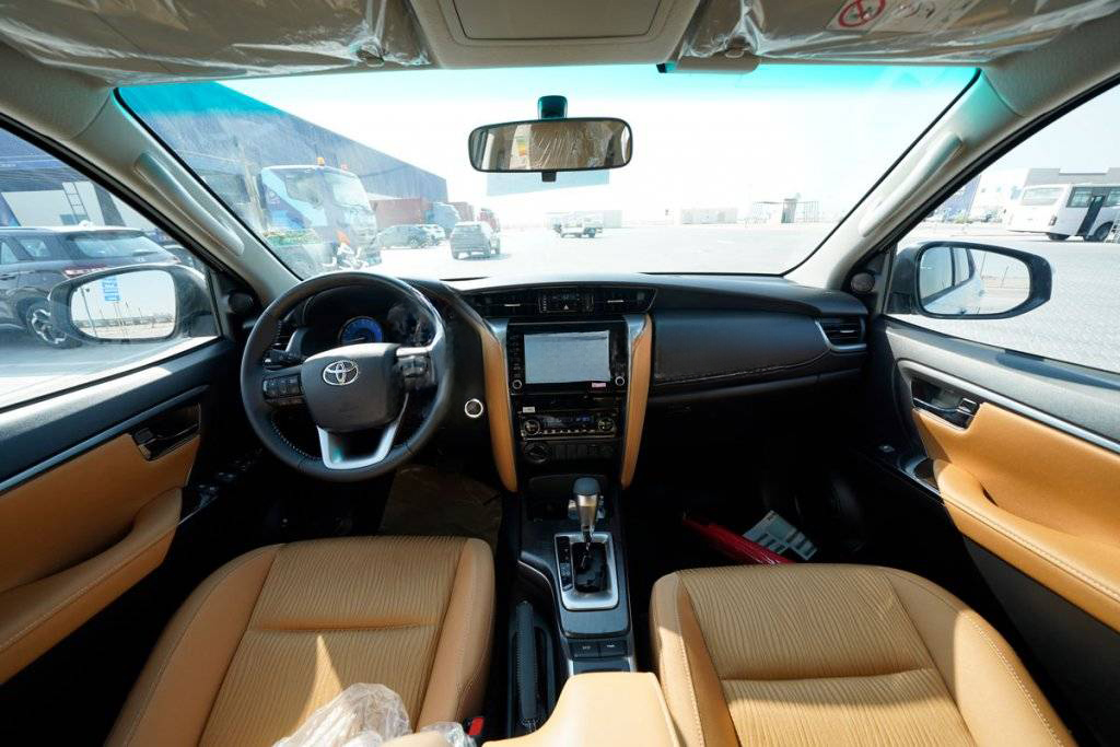 TOYOTA FORTUNER 4.0L P 6-CYLINDER GXR AT