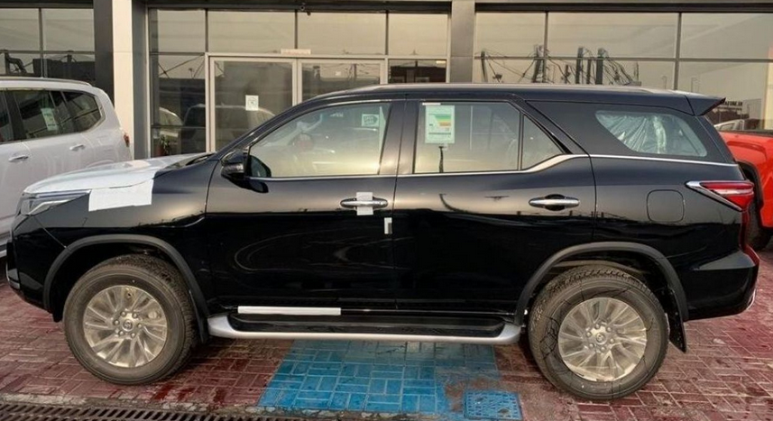 TOYOTA FORTUNER 4.0L V6 FULL OPTION 2026 _ BLACK