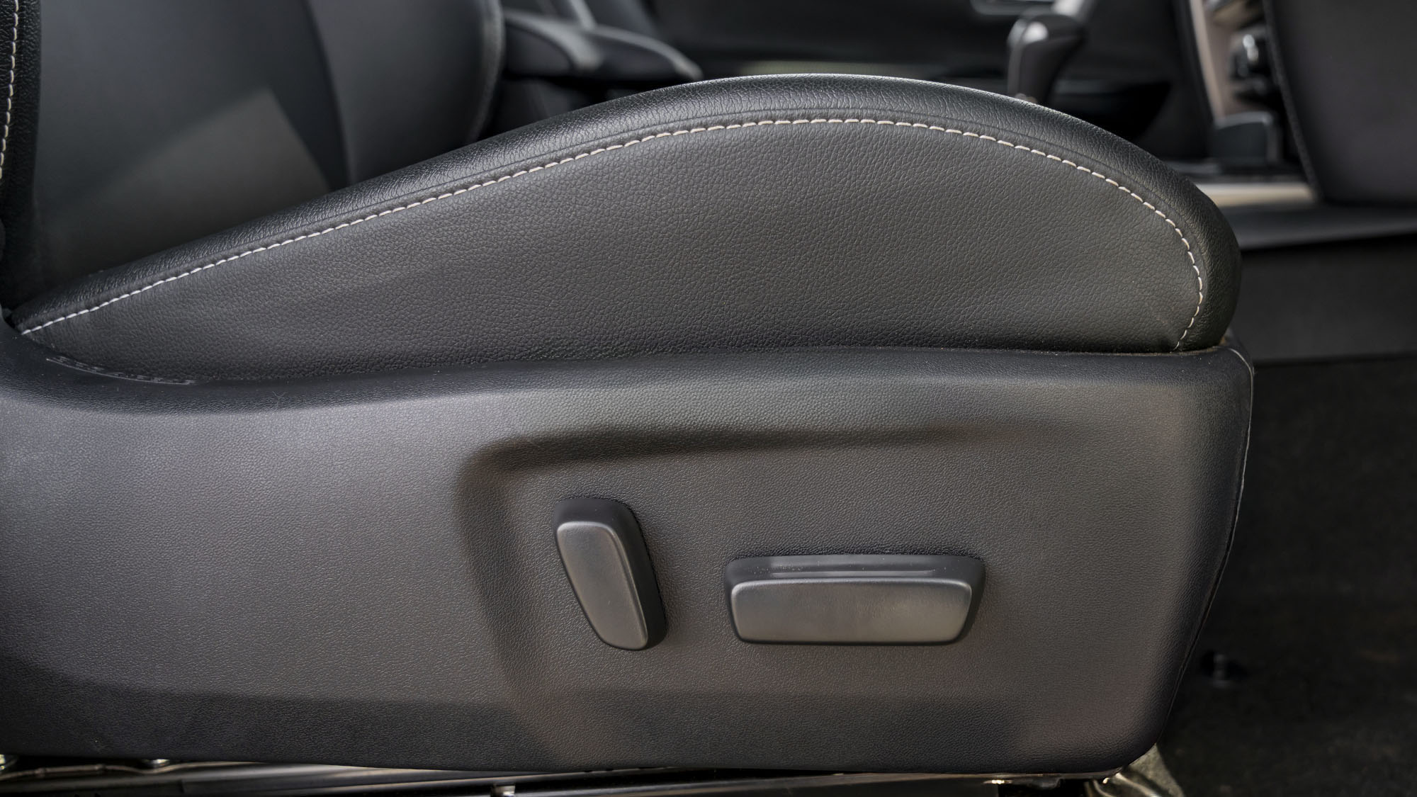  TOYOTA FORTUNER MHEV 2.8D AT 4WD MY2025 – WHITE