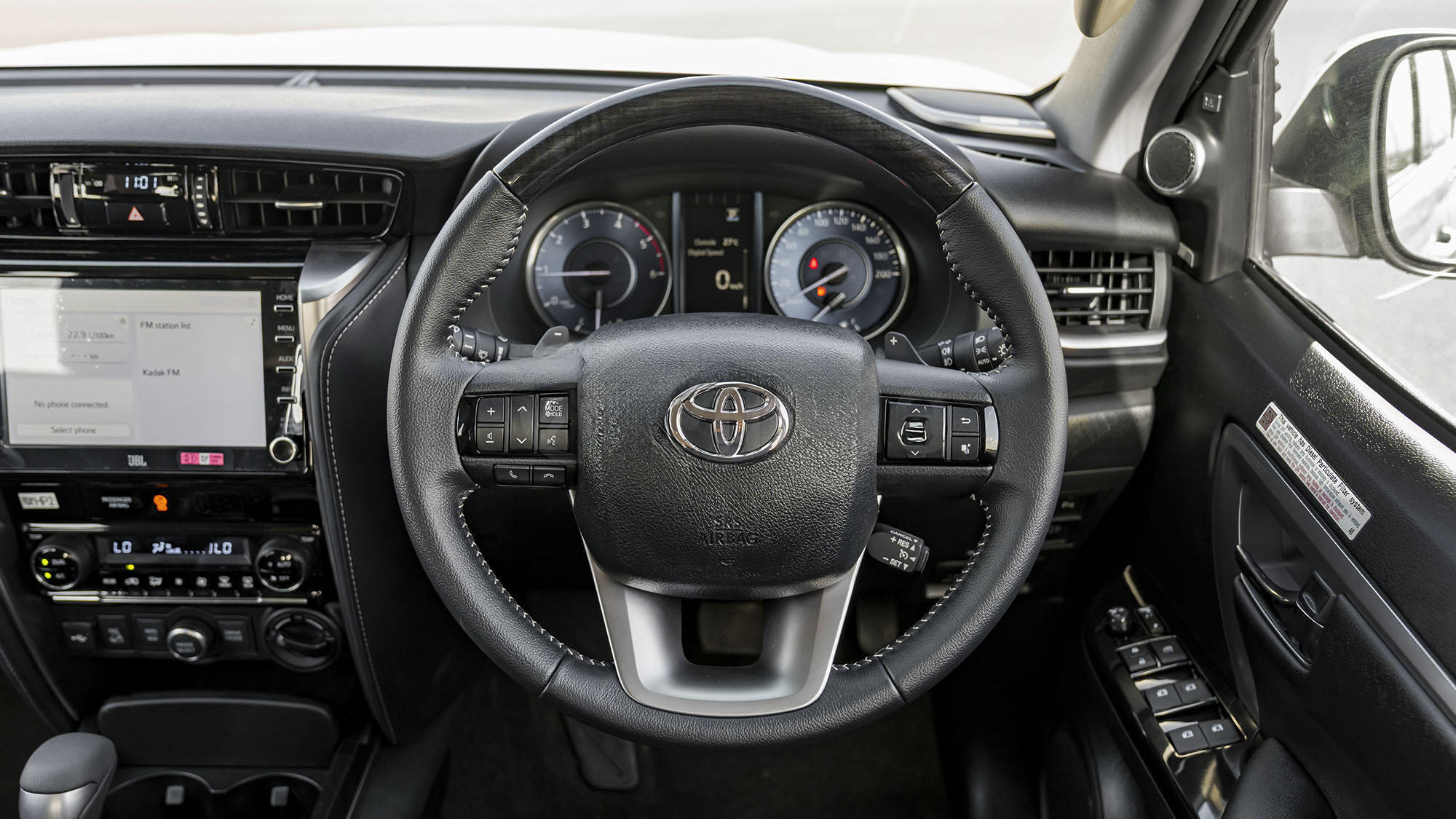  TOYOTA FORTUNER MHEV 2.8D AT 4WD MY2025 – WHITE