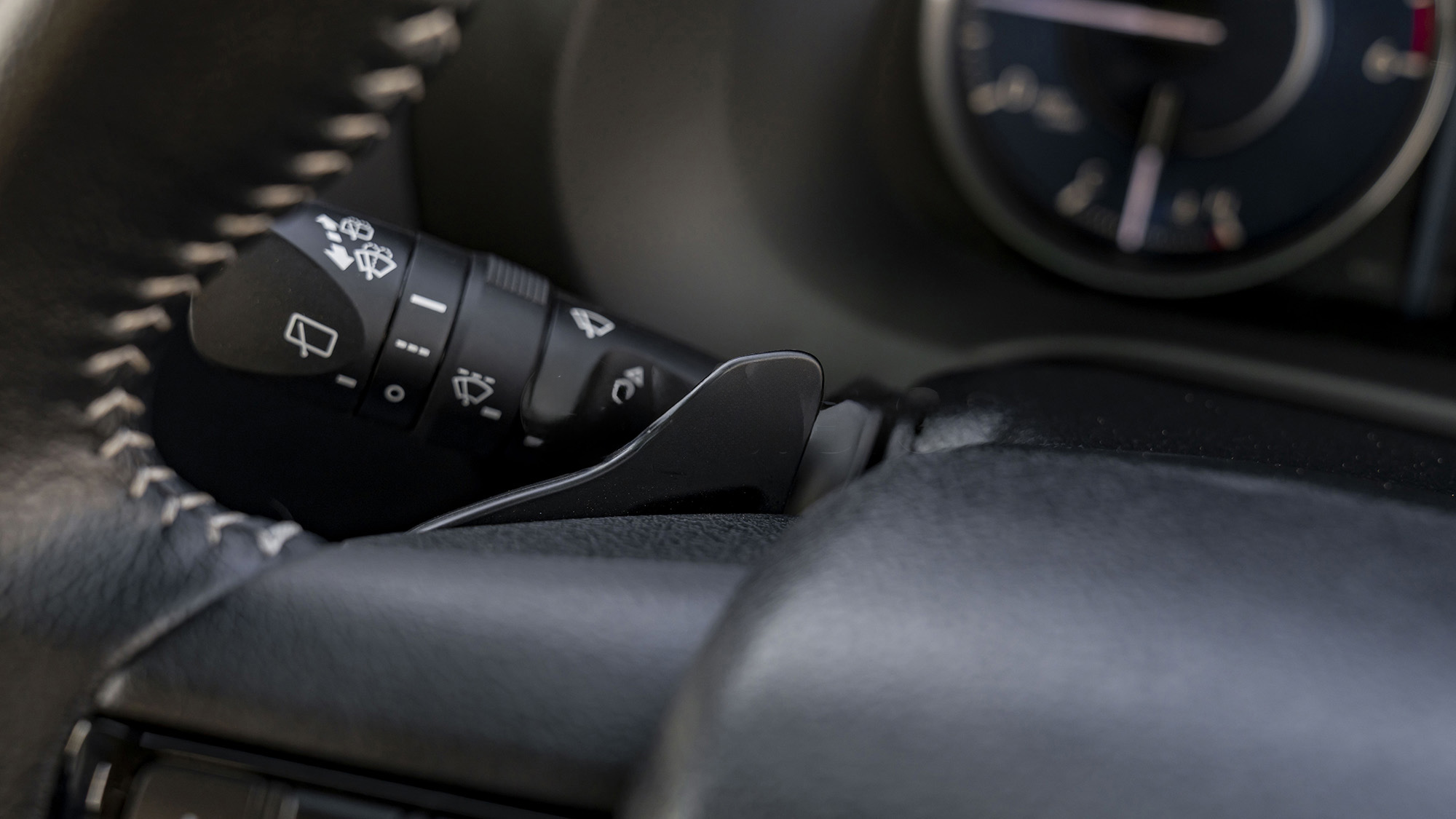  TOYOTA FORTUNER MHEV 2.8D AT 4WD MY2025 – WHITE